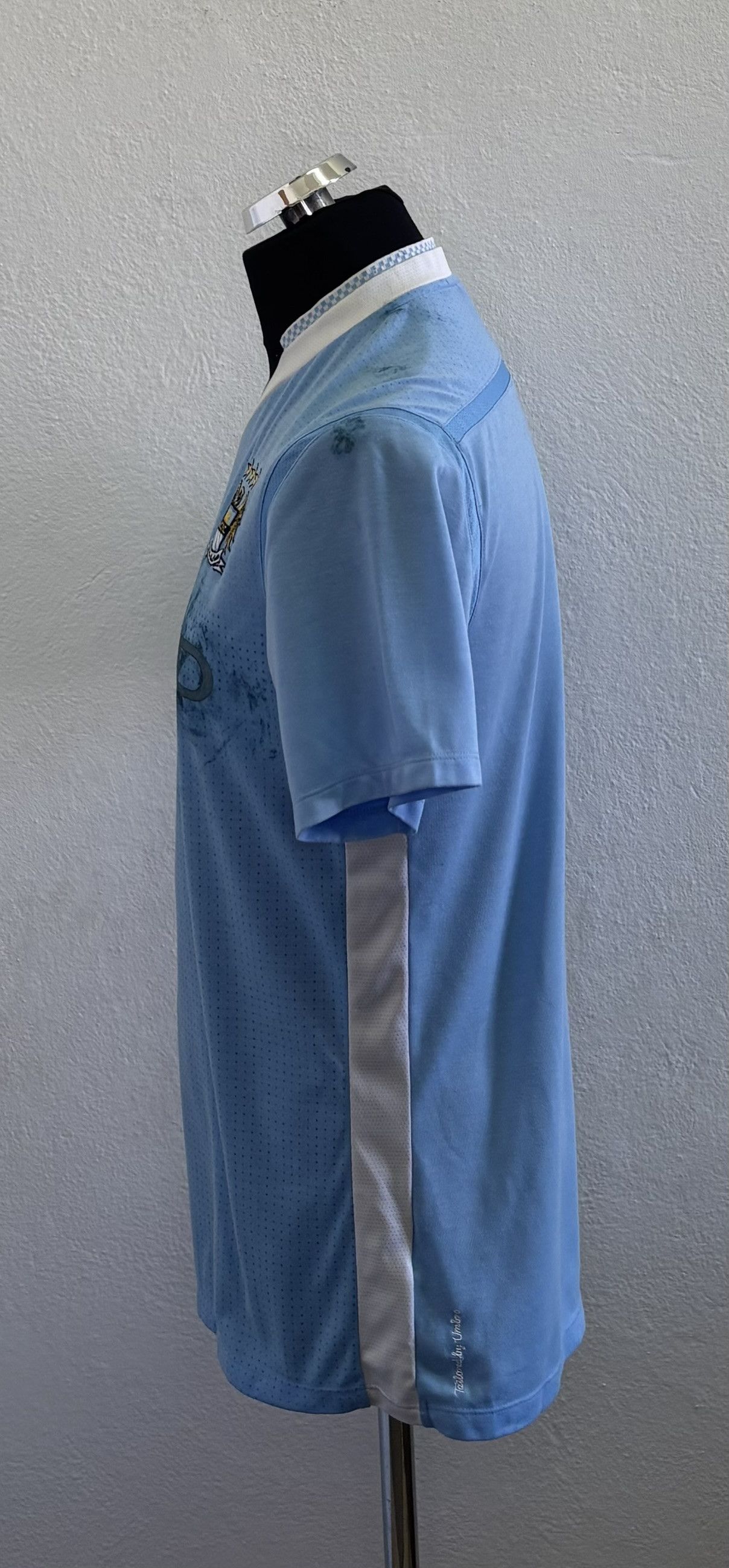 Umbro Manchester City 2011/2012 Umbro Football Jersey Size M Size US M / EU 48-50 / 2 - 3 Thumbnail