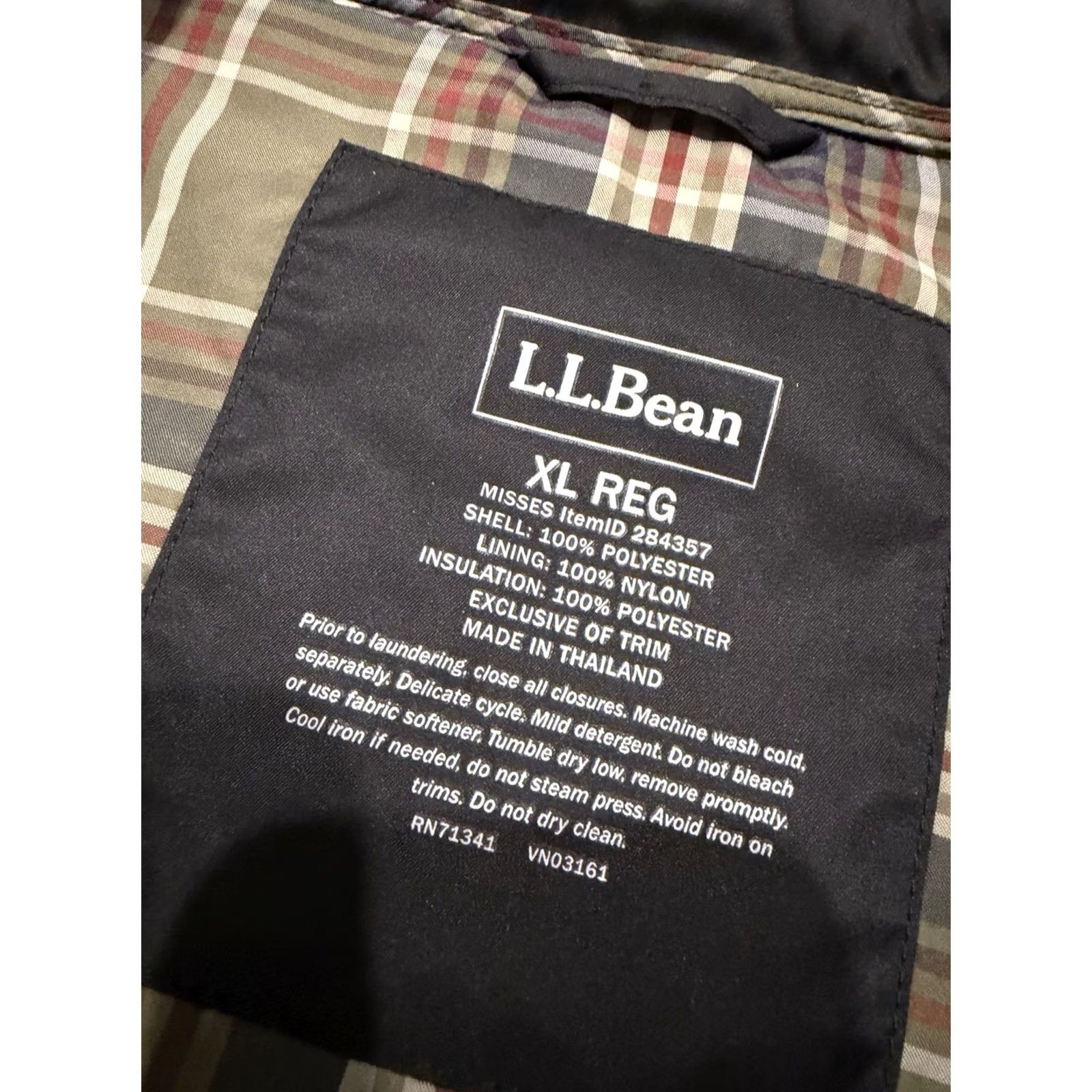 Vintage VINTAGE? No. LL Bean Quilted Vest Women’s XL Black Zip Up Sleeveless Lined Polyester Regular Jacket/Coat Short Size XL / US 12-14 / IT 48-50 - 4 Thumbnail