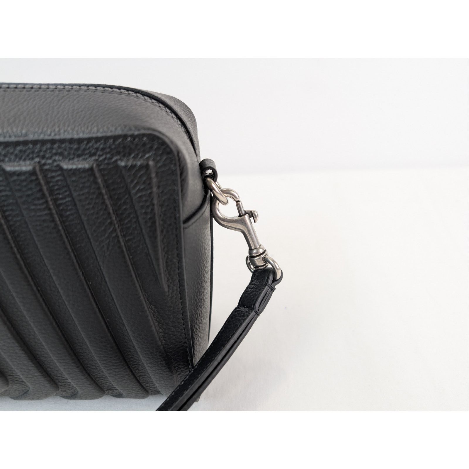 Balenciaga o1rshd1 Size: OS/ Chevron Car Print Embossed Leather Handbag Size ONE SIZE - 9 Thumbnail