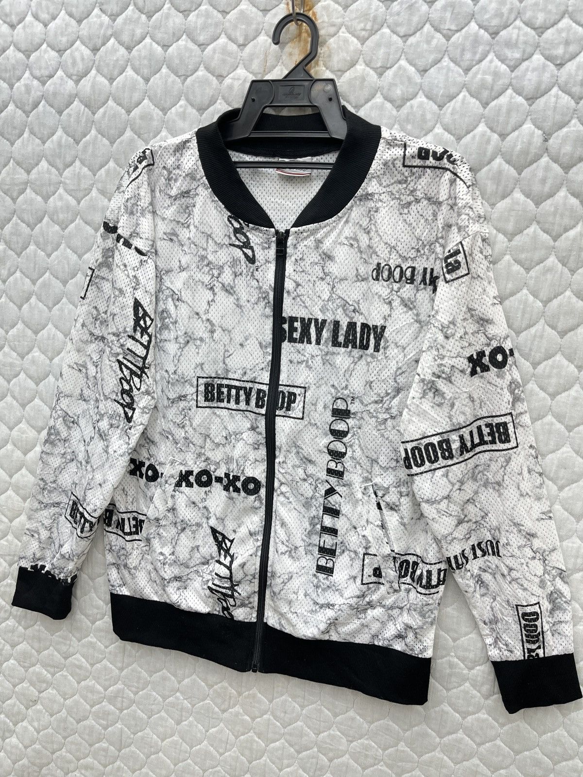 Cartoon Network 🔥🔥🔥STEALS BETTY BOOP FULL PRINT MESH SWEATER Size M / US 6-8 / IT 42-44 - 3 Thumbnail