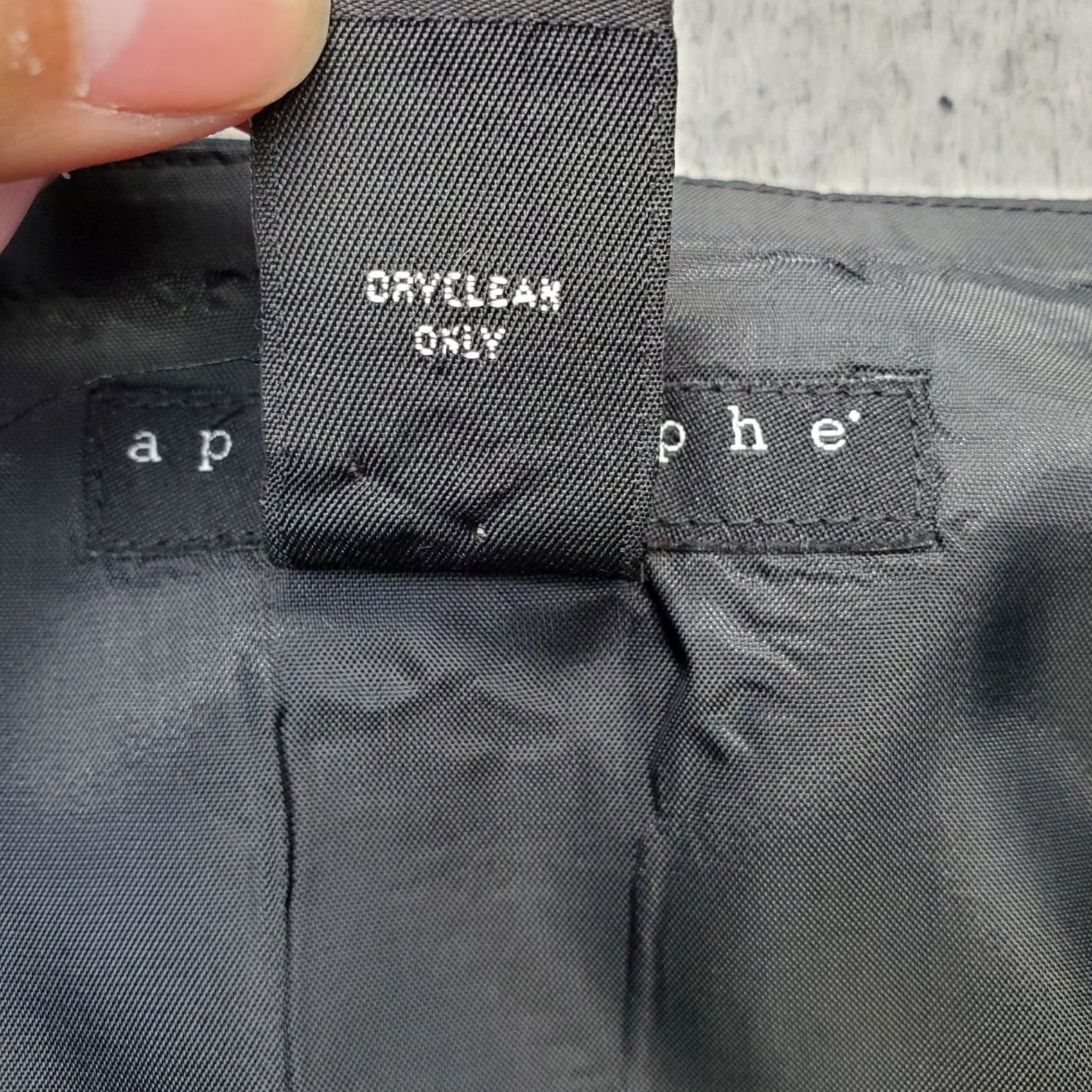 Vintage Apostrophe Women's Skirt: Straight & Pencil, Size 12, Black Cotton Stretch, Side Zip, 16.75" Waist, 23.25" Length, Pre-owned Size 34" / US 12 / IT 48 - 6 Thumbnail