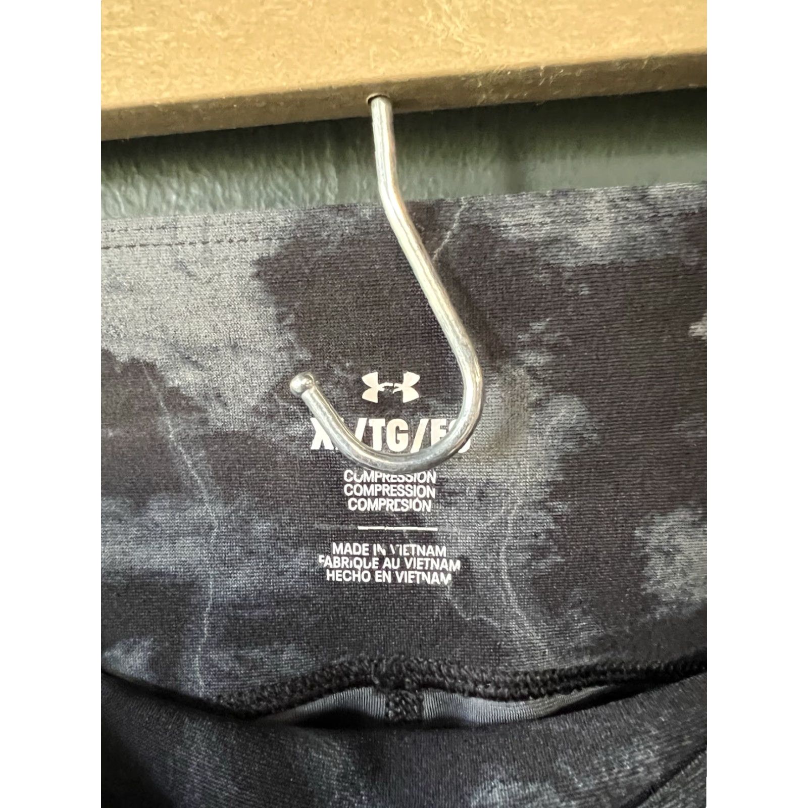 Under Armour Under Armour Womens Black Lightning Pattern Black Adam Leggings XL - Black, Compression, Activewear, Leggings, Size XL, Women Size 40" / US 18 - 4 Thumbnail