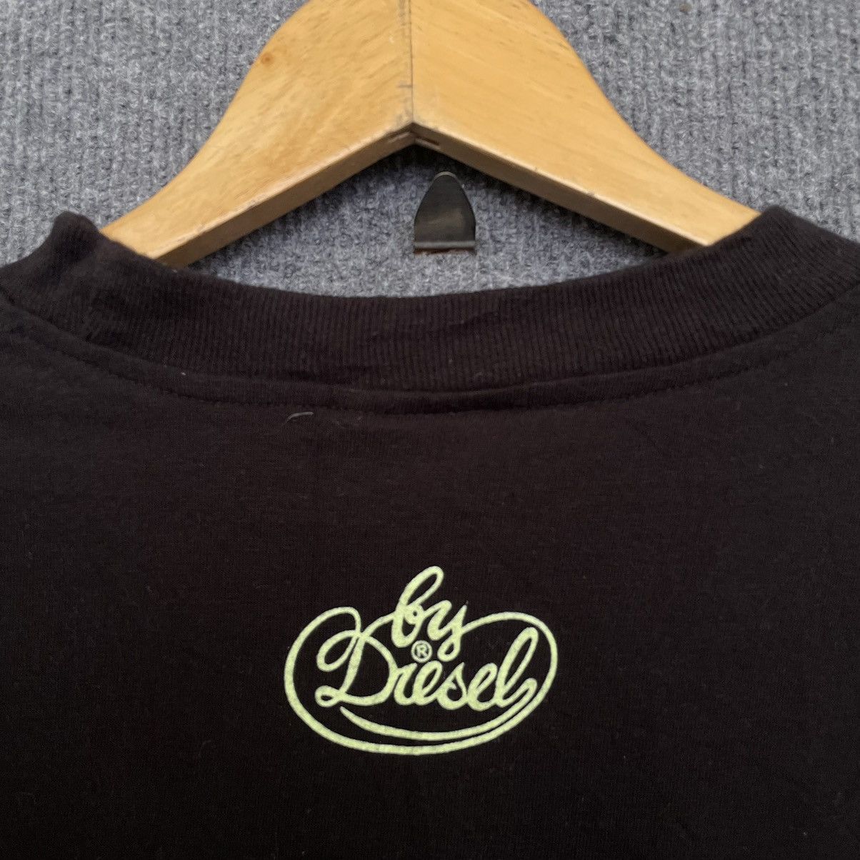 Diesel × Vintage Vintage 2000s Diesel Original T Shirt Centre Logo Size US L / EU 52-54 / 3 - 5 Thumbnail