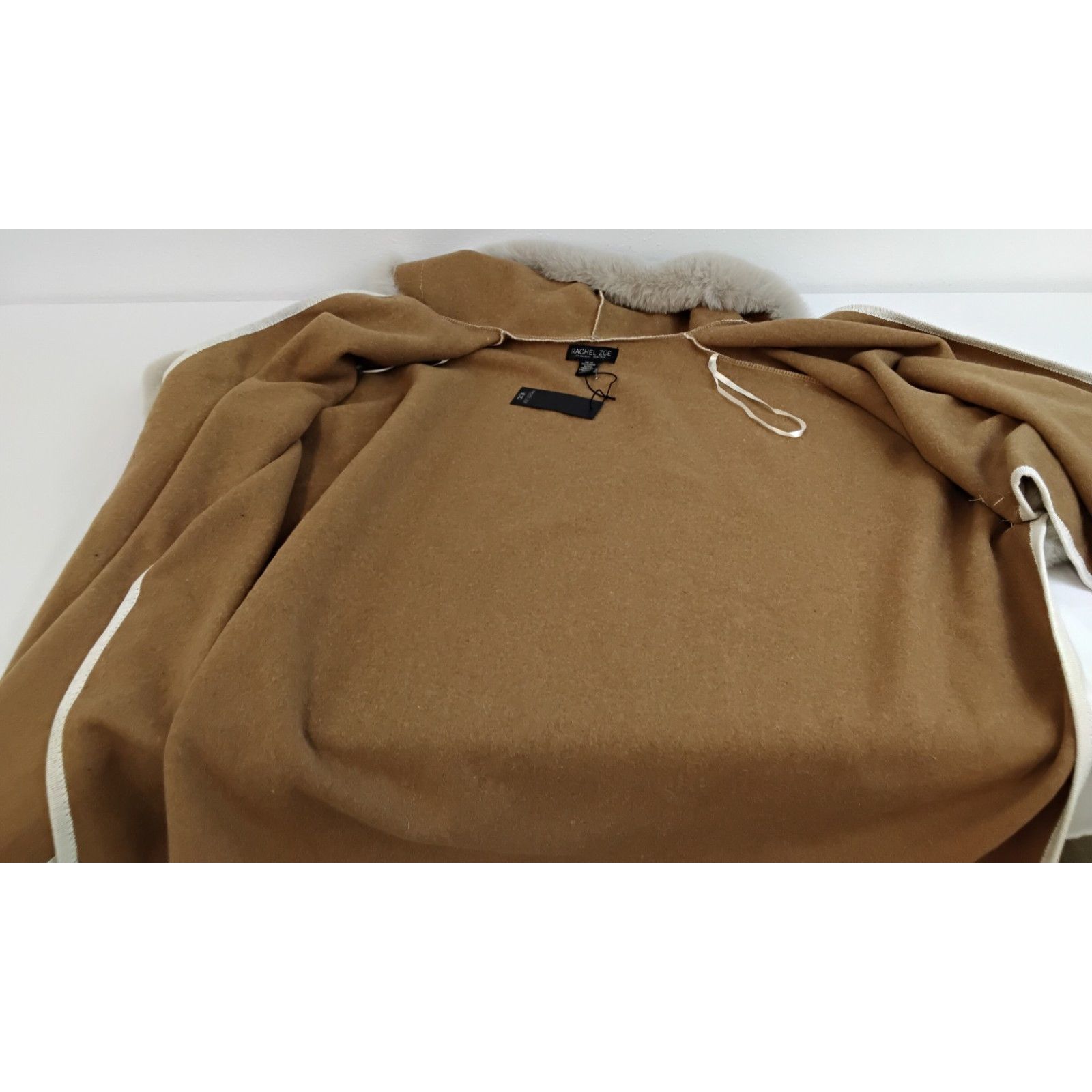Rachel Zoe Rachel Zoe Poncho Women's One Size Beige/Ivory Faux Fur NWT Size L / US 10 / IT 46 - 10 Thumbnail