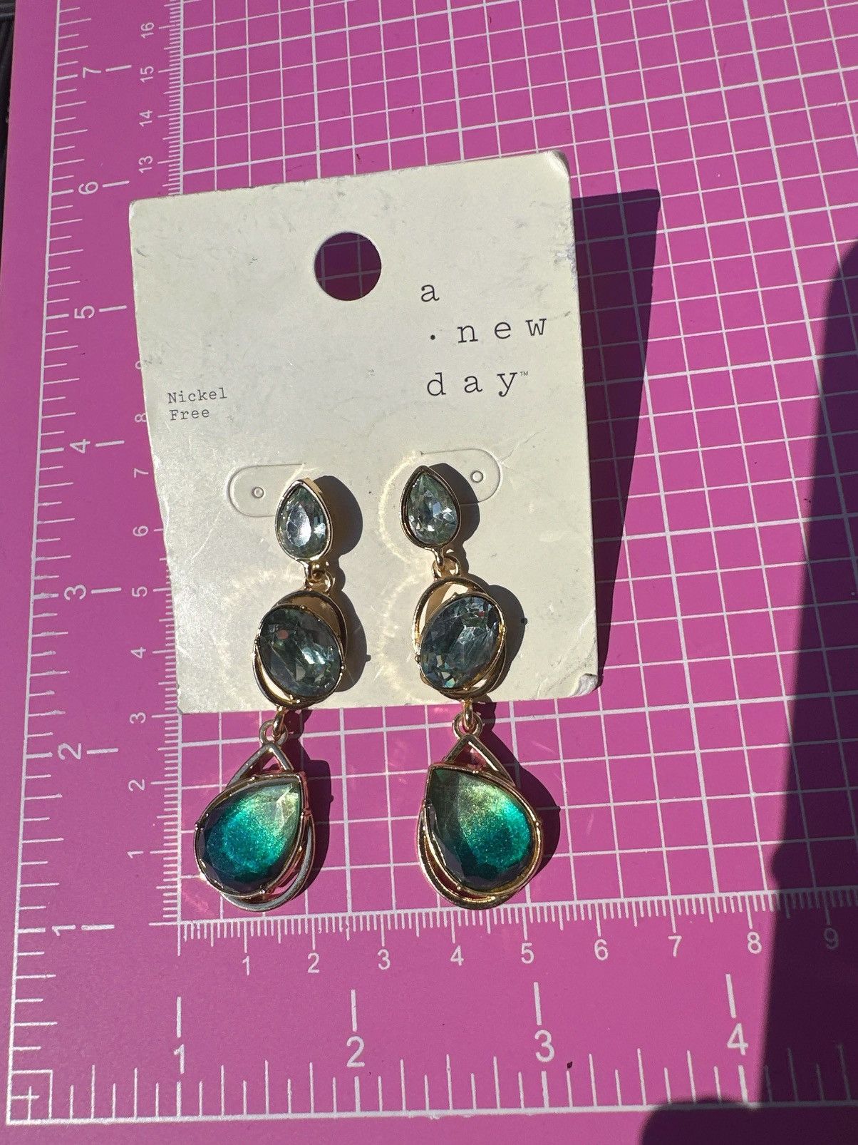Designer A new day earrings green white gradient teardrops gold tone Size ONE SIZE - 3 Thumbnail