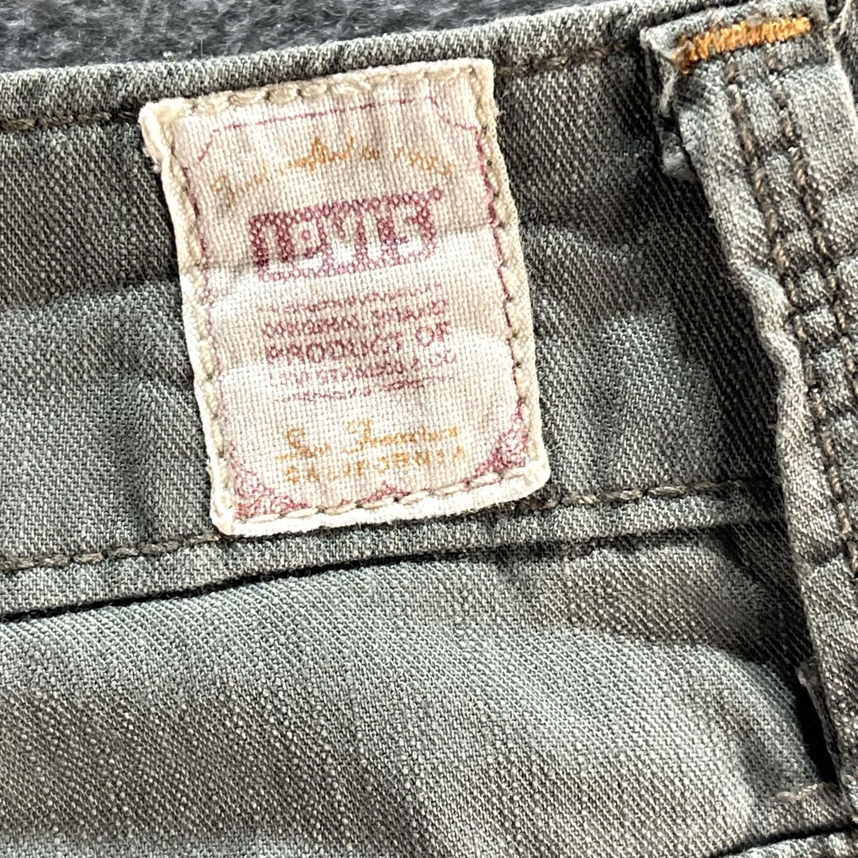 Levi's Levi's Chino Shorts Womens 14 Gray 100% Cotton Cuffed Pockets Flat Front Tab Twills 4in Inseam Regular, Gray, Solid, 34in Waist, 14 (Womens) Size 36" / US 14 / IT 50 - 4 Thumbnail