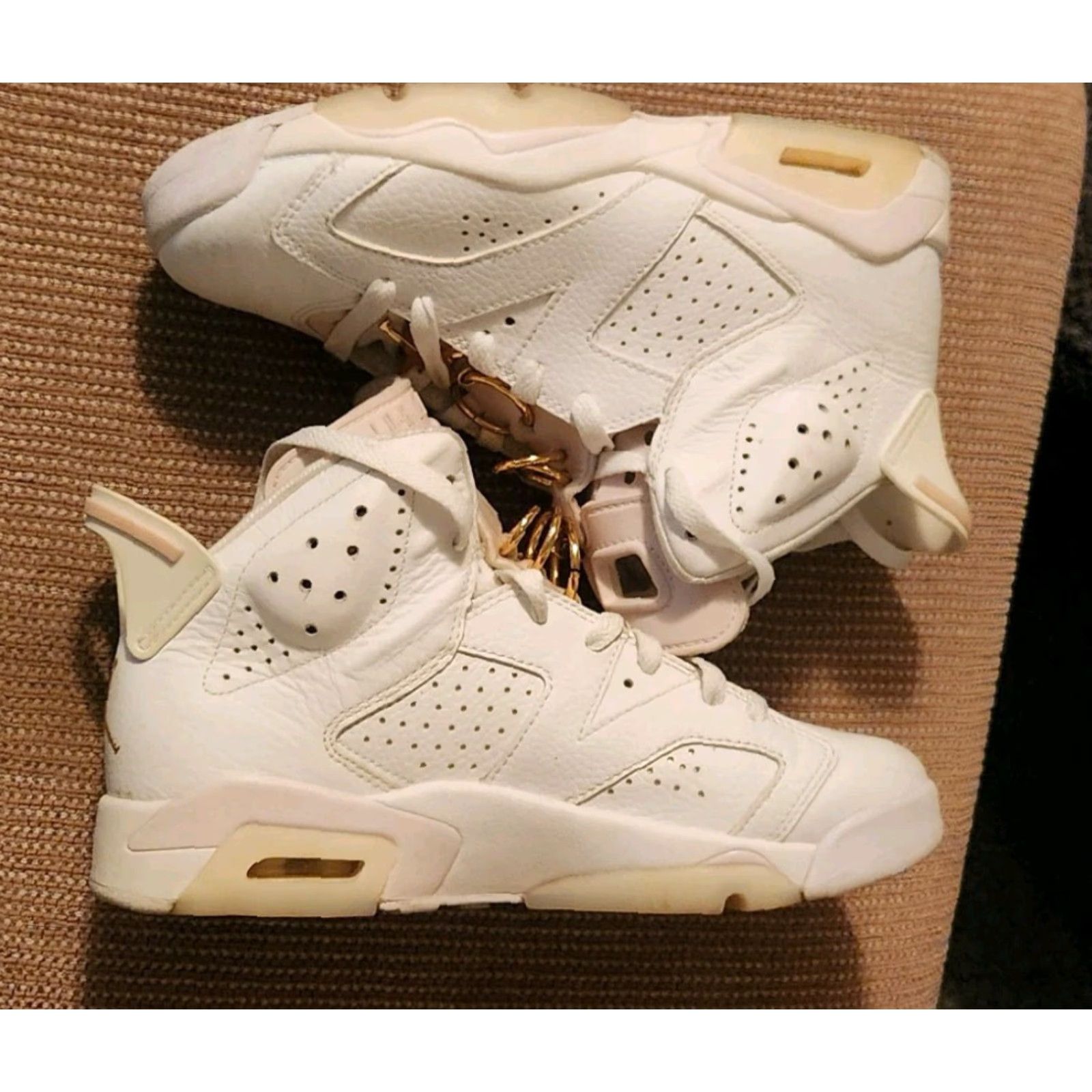 Jordan Brand JORDAN 6 - GOLD HOOPS - 7.5M Sneaker Men's Womens Unisex Adults White Sail Metallic Gold Barely Rose Air Jordan 6 Retro 2021 Basketball Comfort Summer Size US 8 / IT 38 - 3 Thumbnail