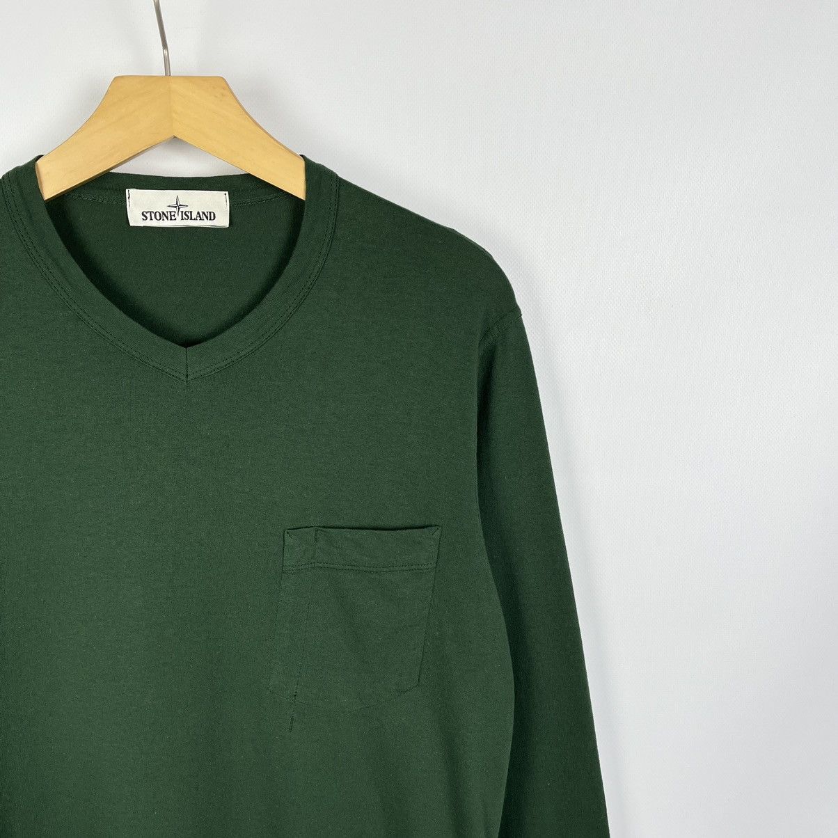 Stone Island Stone Island V Neck Pocket Long Sleeve T Shirt Size US M / EU 48-50 / 2 - 2 Thumbnail