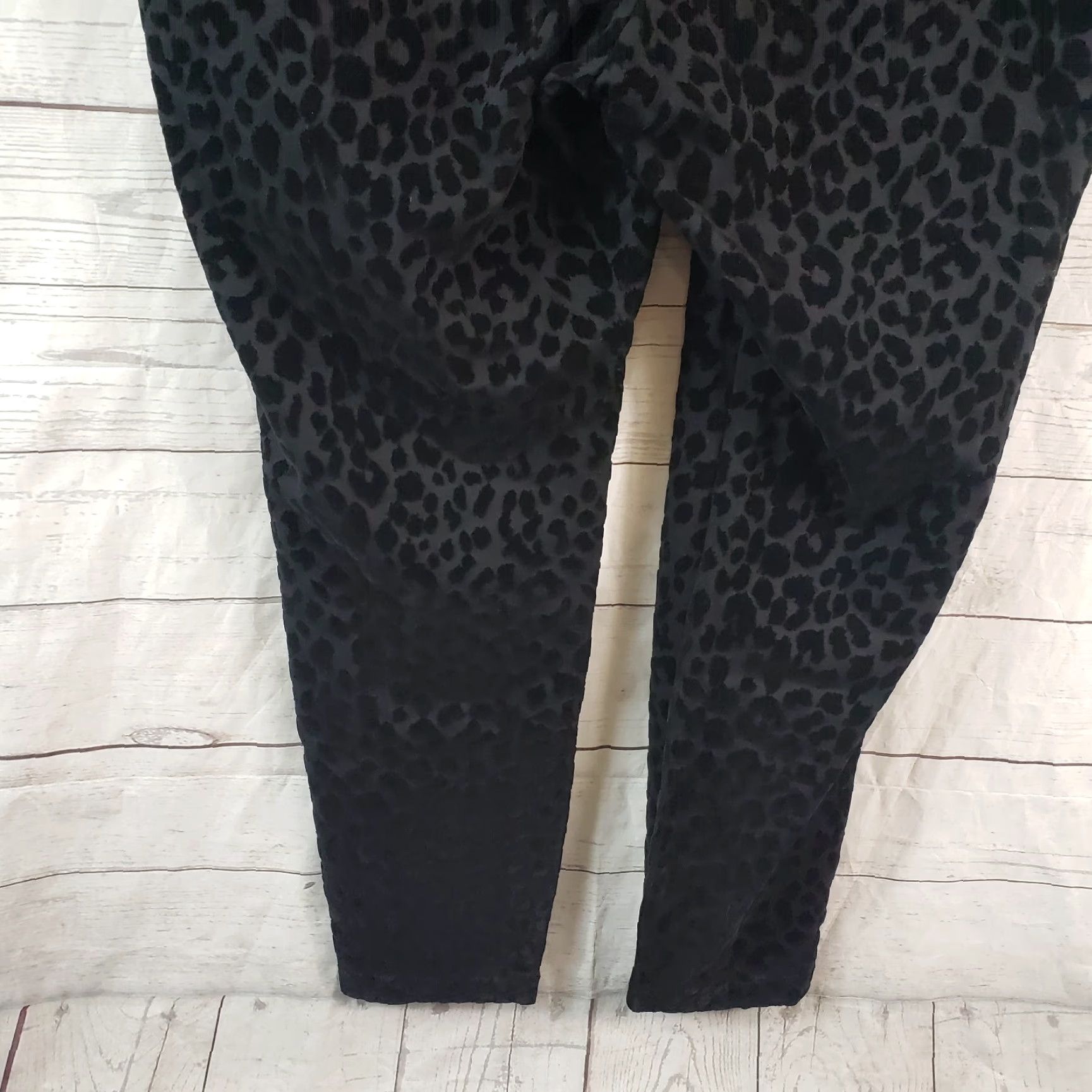 Torrid Torrid Womens Studio Ponte Flocked Leopard Pull On Pixie Pants Sz 2 Black Size 40" / US 18 - 5 Thumbnail
