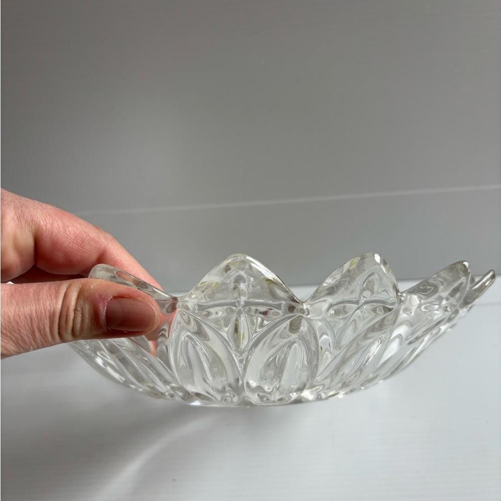 Designer Federal Glass Clear Flower Petal Bowl Size ONE SIZE - 2 Thumbnail