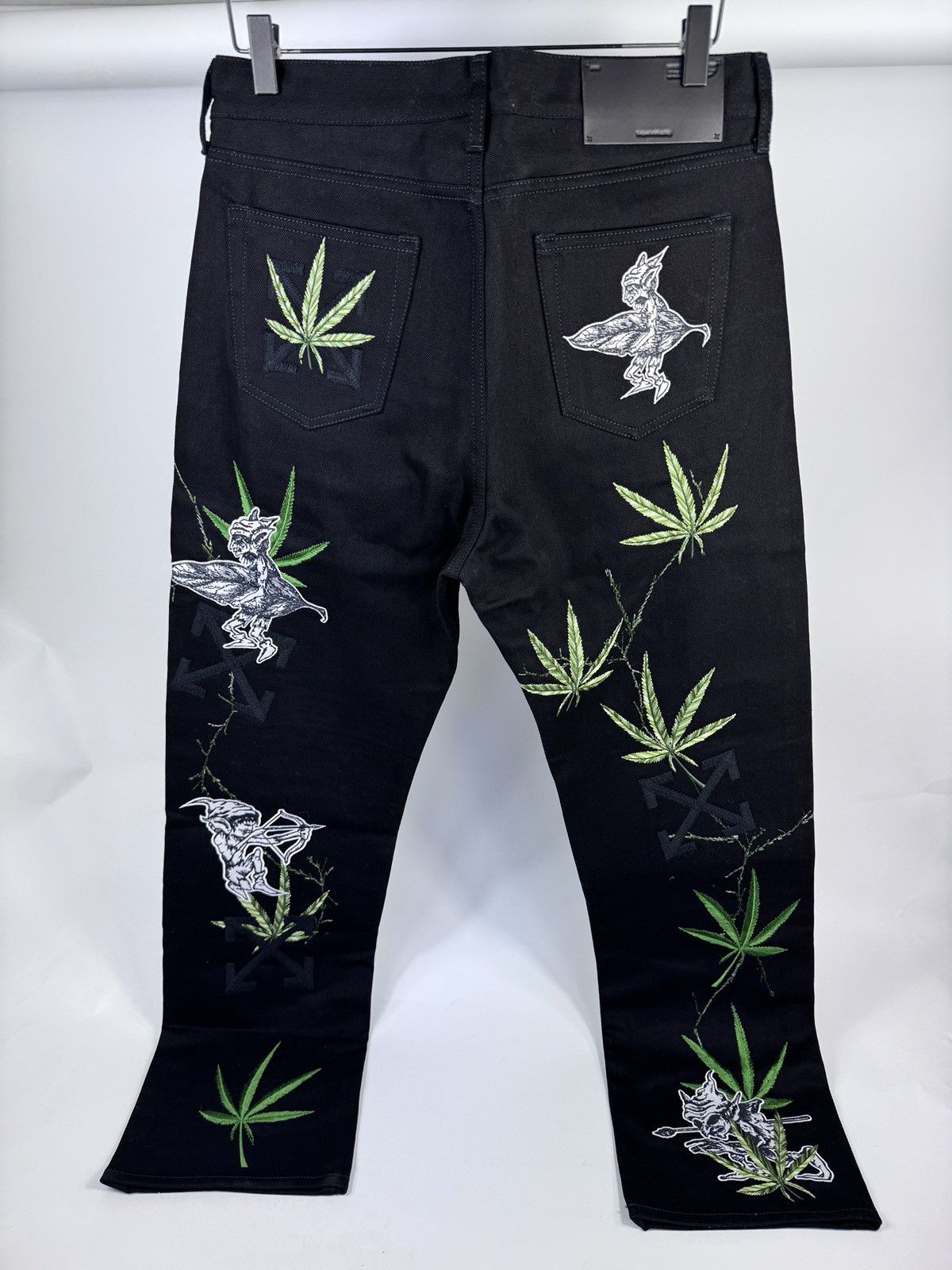 EMBROIDERED GREEN LEAF DETAILED JEANS