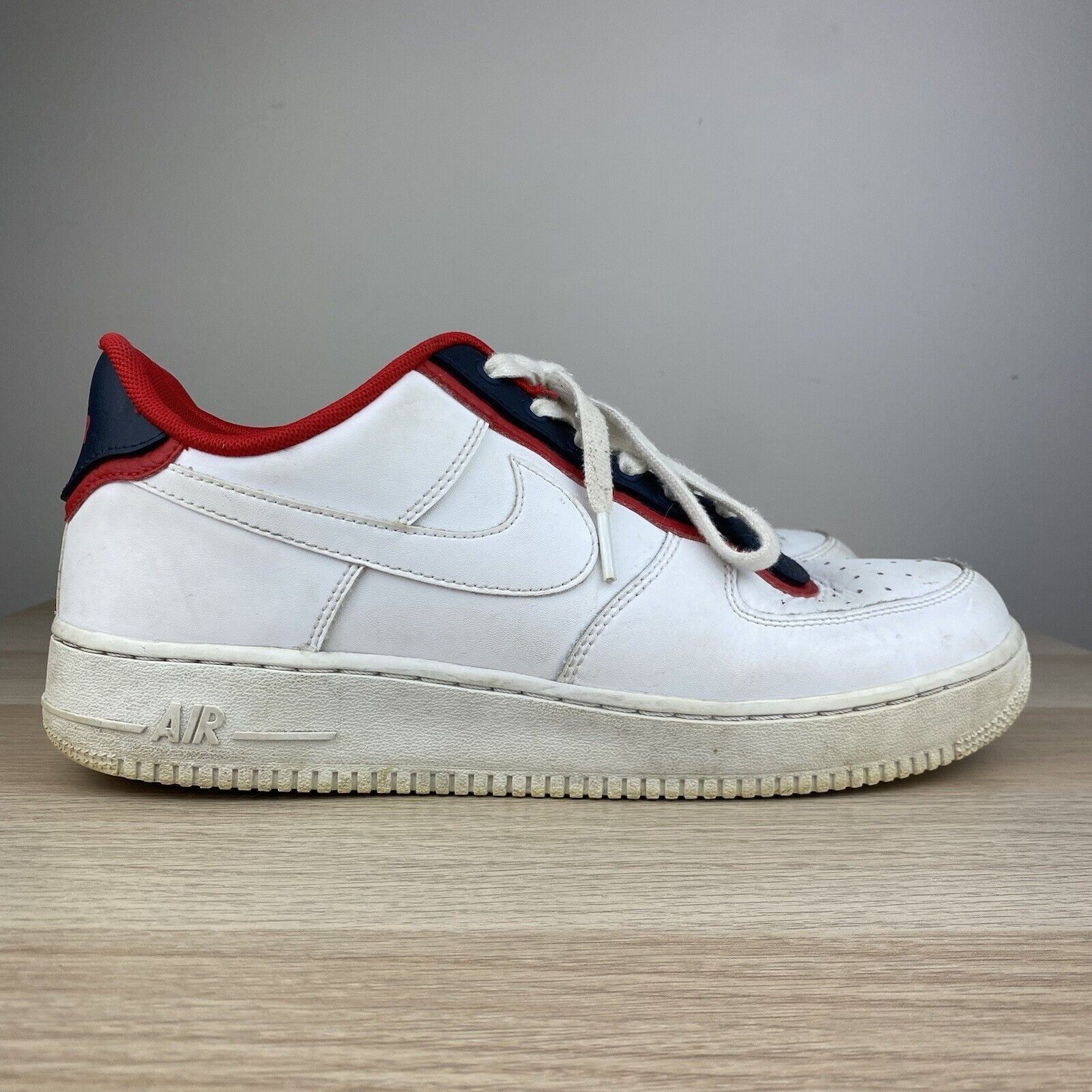 Nike Nike Mens White Red Air Force 1 Shoes Size 10 Used Size US 10 / EU 43 - 3 Thumbnail