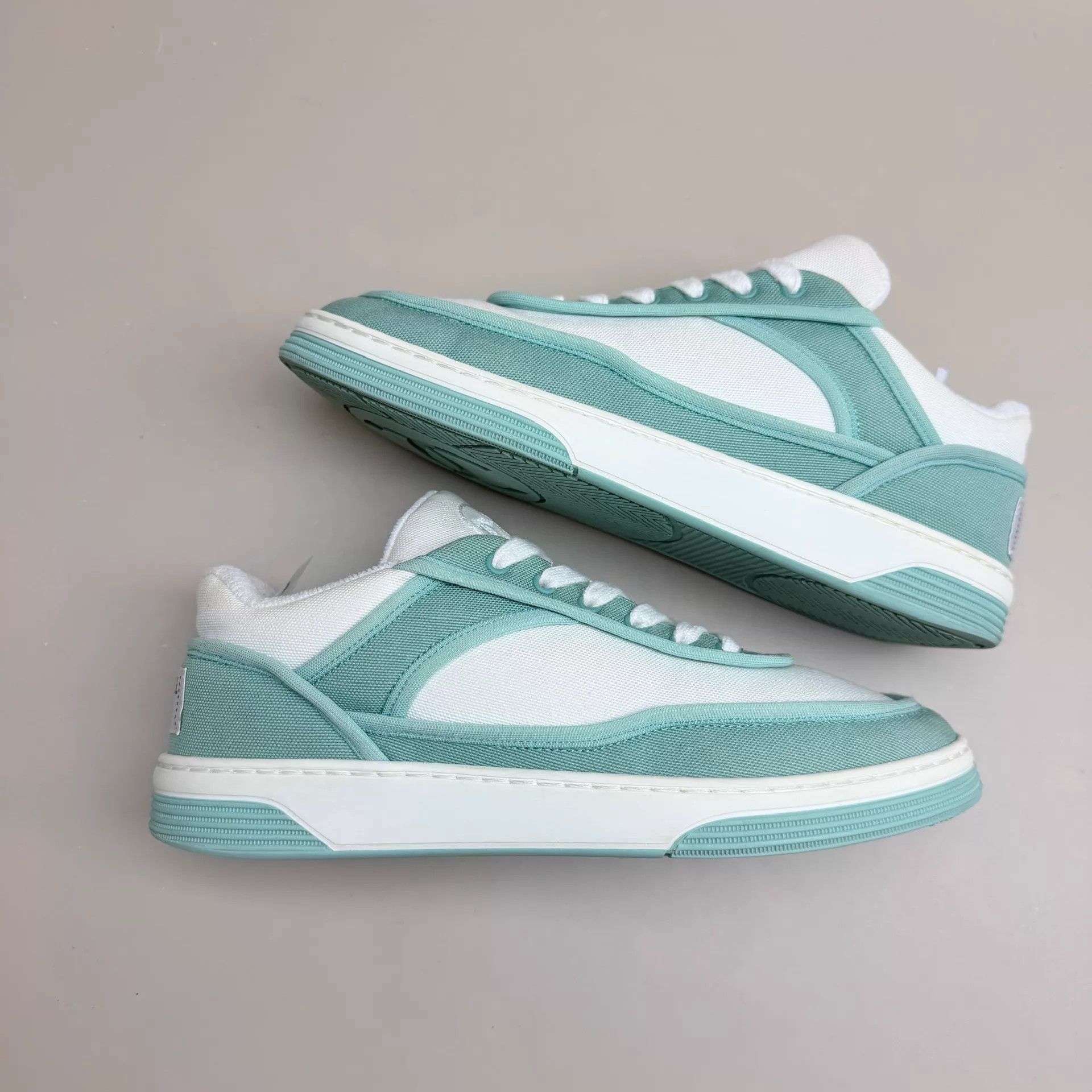 Chanel CHANEL White Green Logo Sneaker 35.5 99 New Size US 5 / IT 35 - 5 Thumbnail