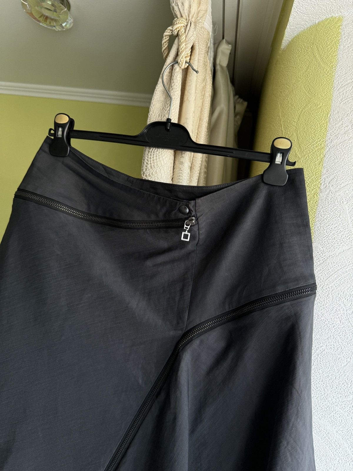 Sarah Pacini Vintage Sarah Pacini Asymetrical Zip Flared Mini Skirt Y2K Size 34" / US 12 / IT 48 - 6 Thumbnail