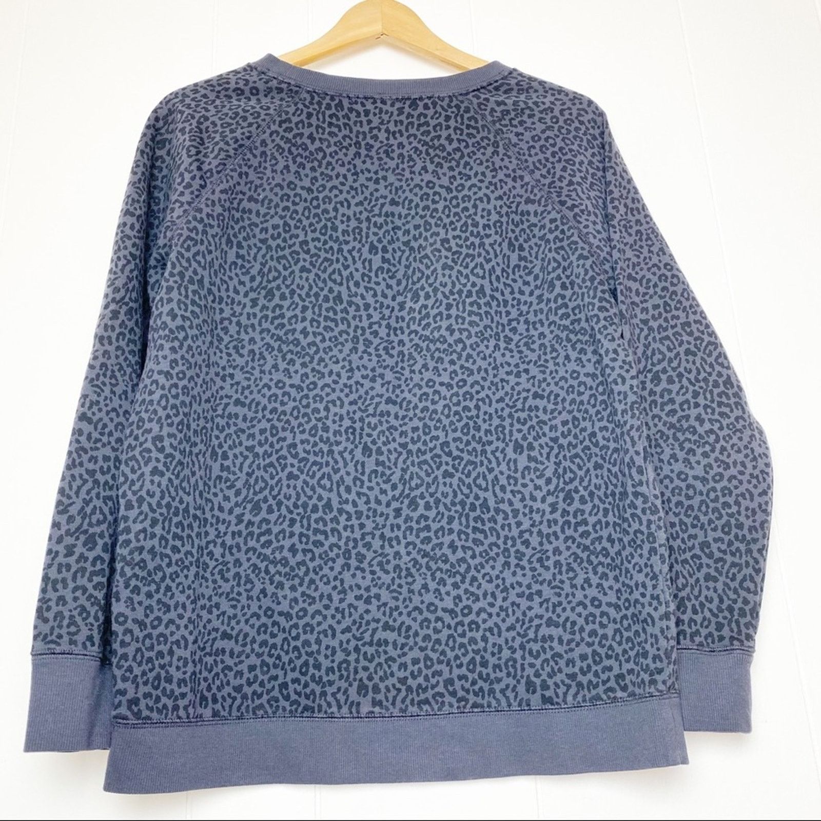 Old Navy Old Navy Grey & Black Leopard Print Sweatshirt Womens Med Size M / US 6-8 / IT 42-44 - 4 Thumbnail