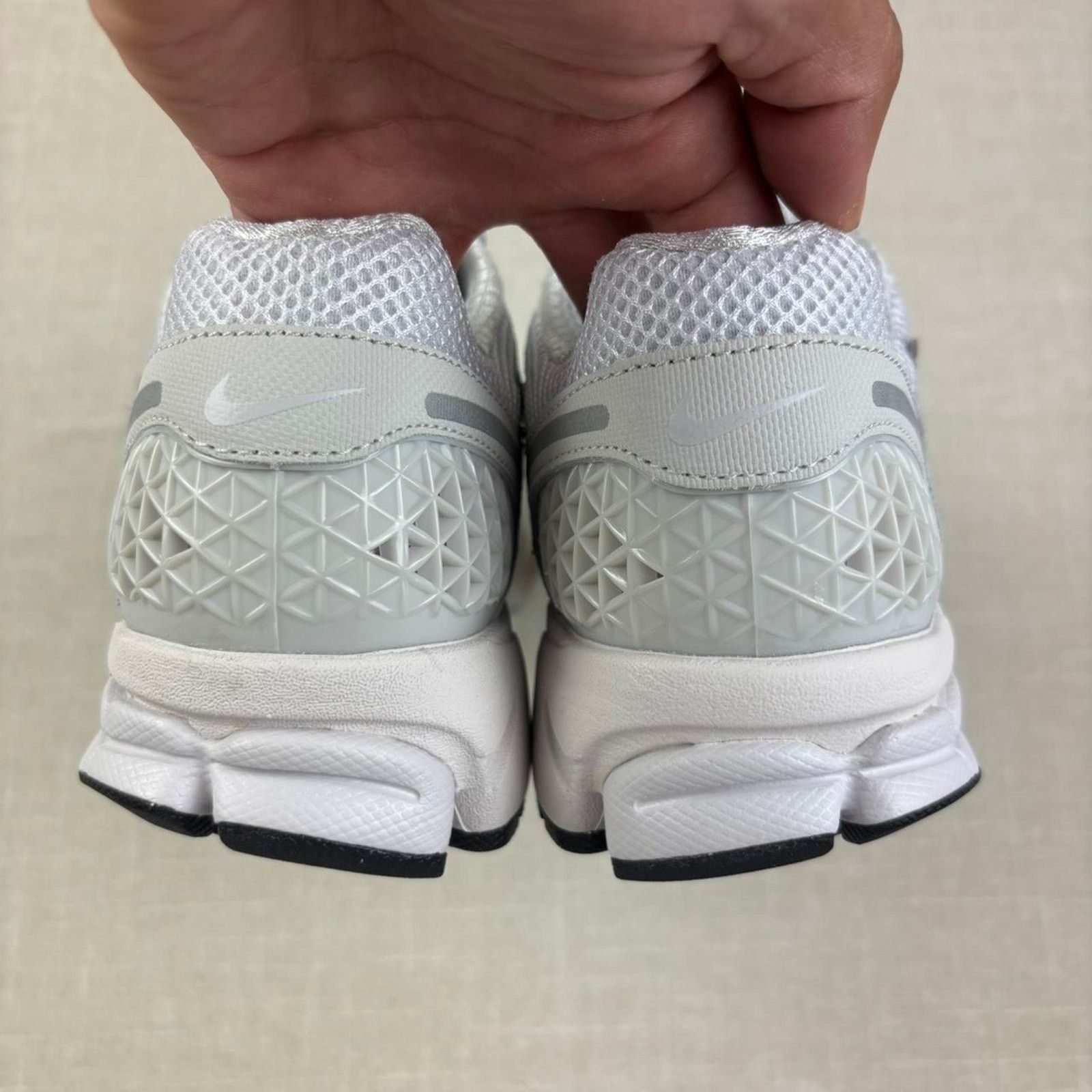 Nike 🐺 2023 Nike Zoom Vomero “Vast Grey” 6.5W Size US 6.5 / IT 36.5 - 6 Thumbnail