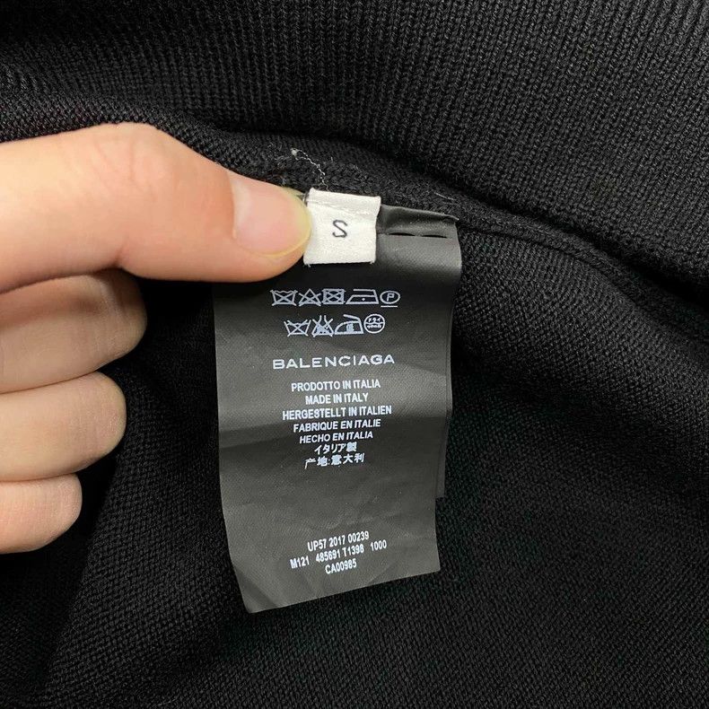 Balenciaga Balenciaga Paris destroyed hem sweater Size US S / EU 44-46 / 1 - 5 Thumbnail
