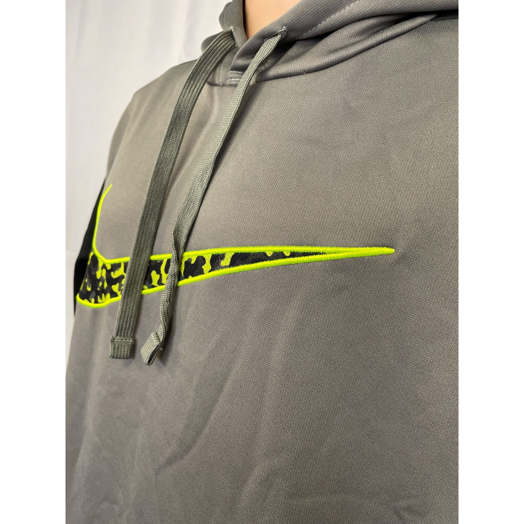 Nike Nike Therma Fit Men's Gray & Green Hoodie/Pull over/Sweatshi Size US L / EU 52-54 / 3 - 2 Thumbnail
