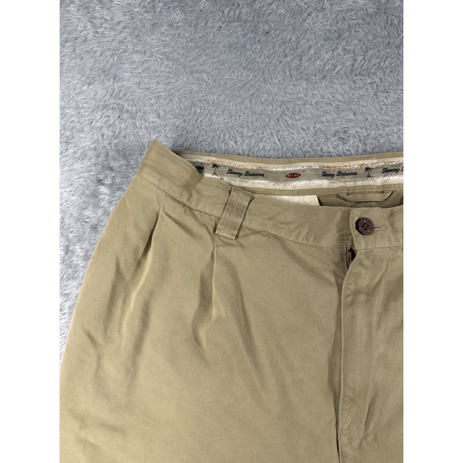 Tommy Bahama VINTAGE Tommy Bahama Shorts Men 34 Beige Silk Pleated Bermuda Beach Resort Casual Ii? Size US 34 / EU 50 - 4 Thumbnail