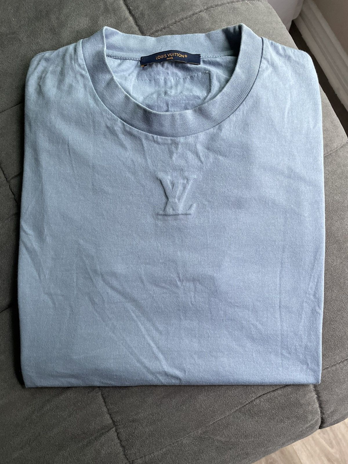 Louis Vuitton Louis Vuitton Blue Embossed Logo T Shirt Size US XL / EU 56 / 4 - 1 Thumbnail