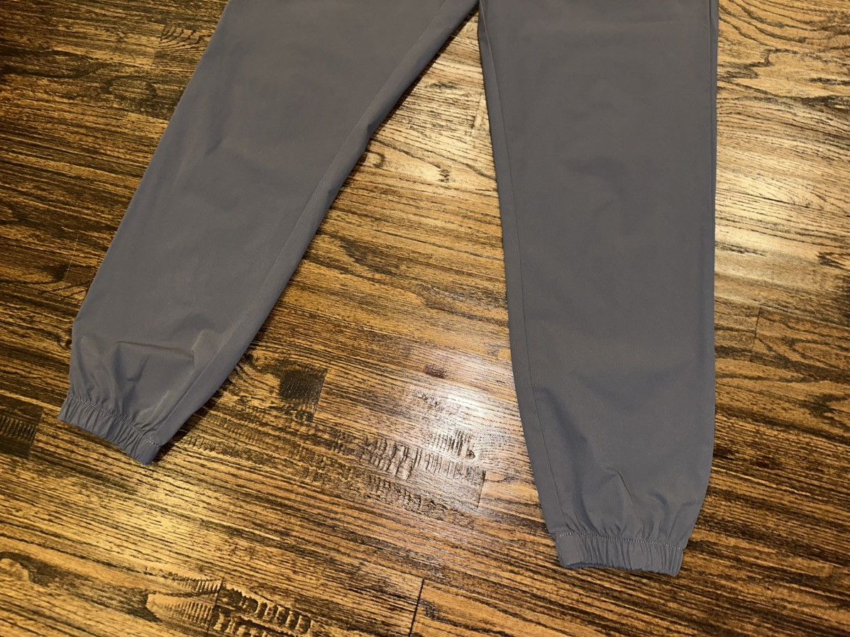 Banana Republic Banana Republic BR Sport Motion Tech Joggers Steel Grey Size US 32 / EU 48 - 4 Thumbnail