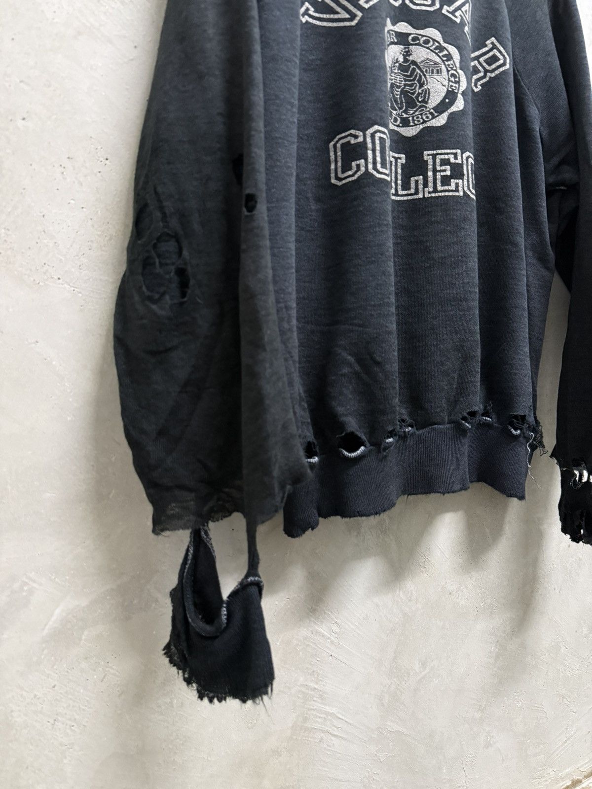 Vintage Vintage 80s Distressed Vassar College Thrashed Sweatshirt Size US M / EU 48-50 / 2 - 7 Thumbnail