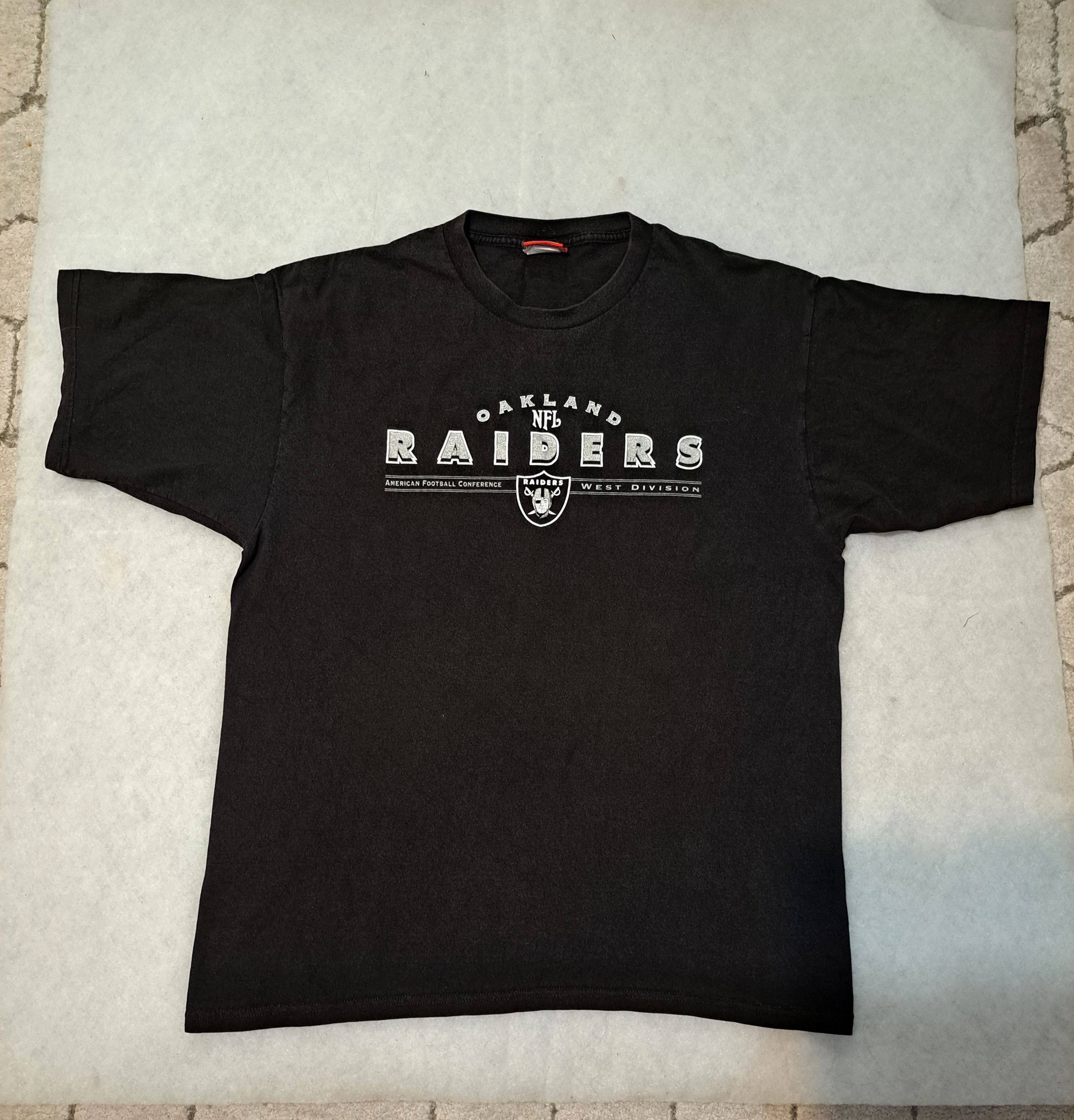 NFL Oakland Riders vintage black tee t-shirt, XL Size US XL / EU 56 / 4 - 1 Thumbnail
