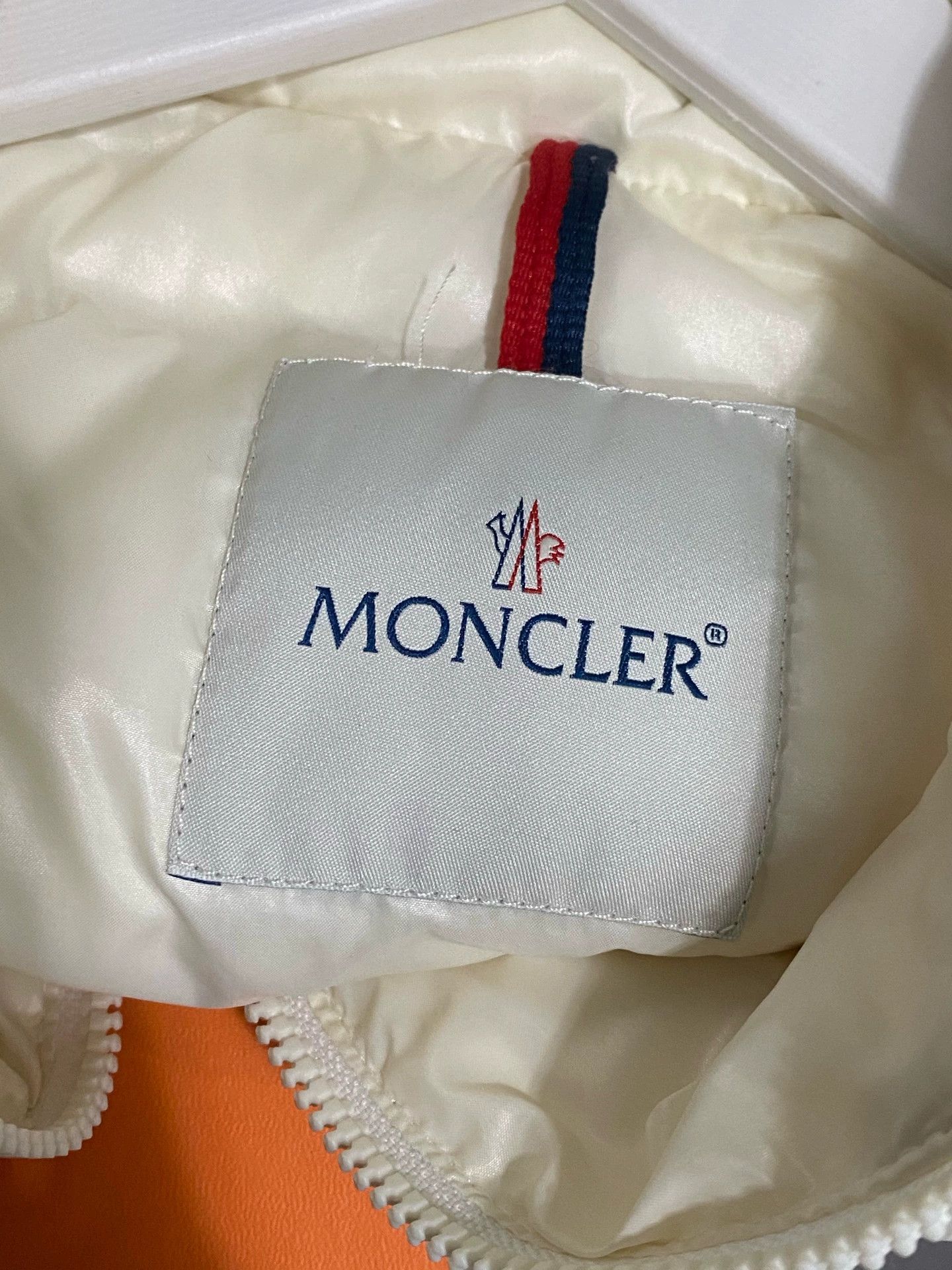 Moncler Moncler Down Vest 2 95 New Size M / US 6-8 / IT 42-44 - 6 Thumbnail