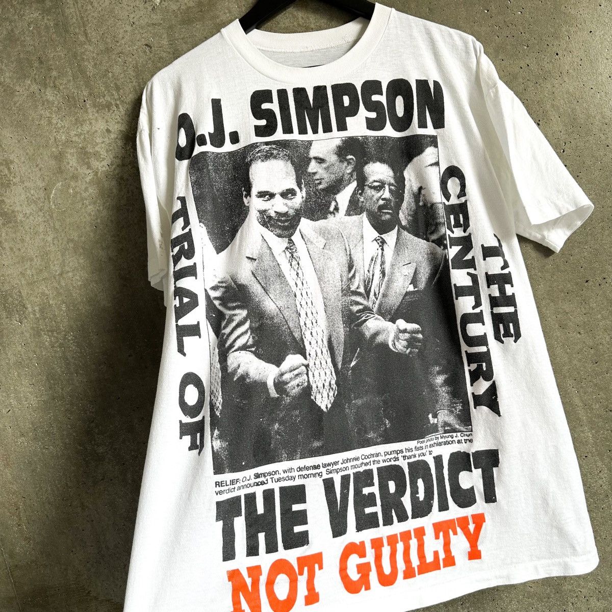 Vintage 90’s OJ Simpson “Don’t Squeeze The Juice” T-Shirt Size US L / EU 52-54 / 3 - 1 Thumbnail