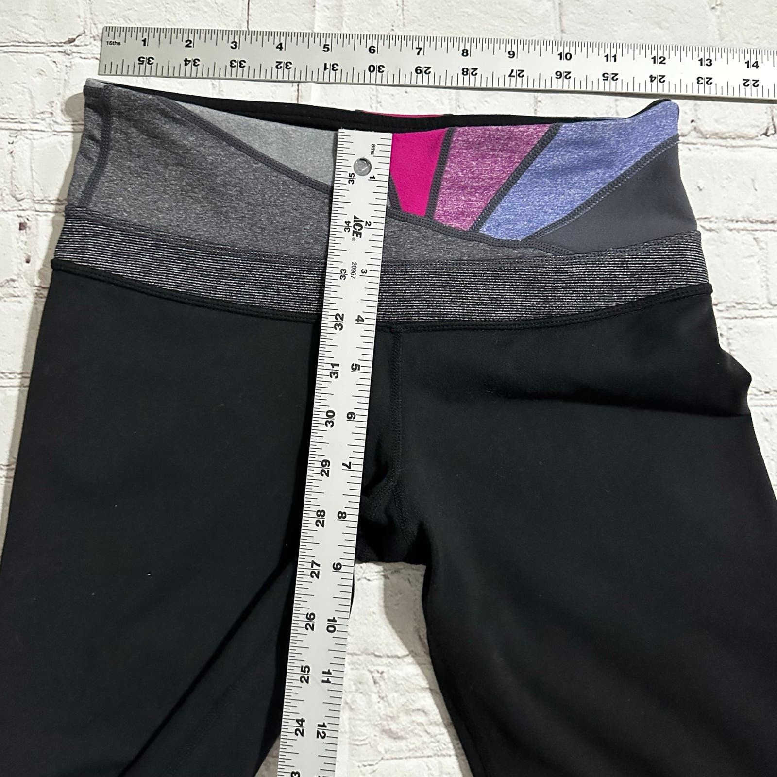 Lululemon Lululemon reversible Capri size 4 Size 27" / US 4 / IT 40 - 7 Thumbnail