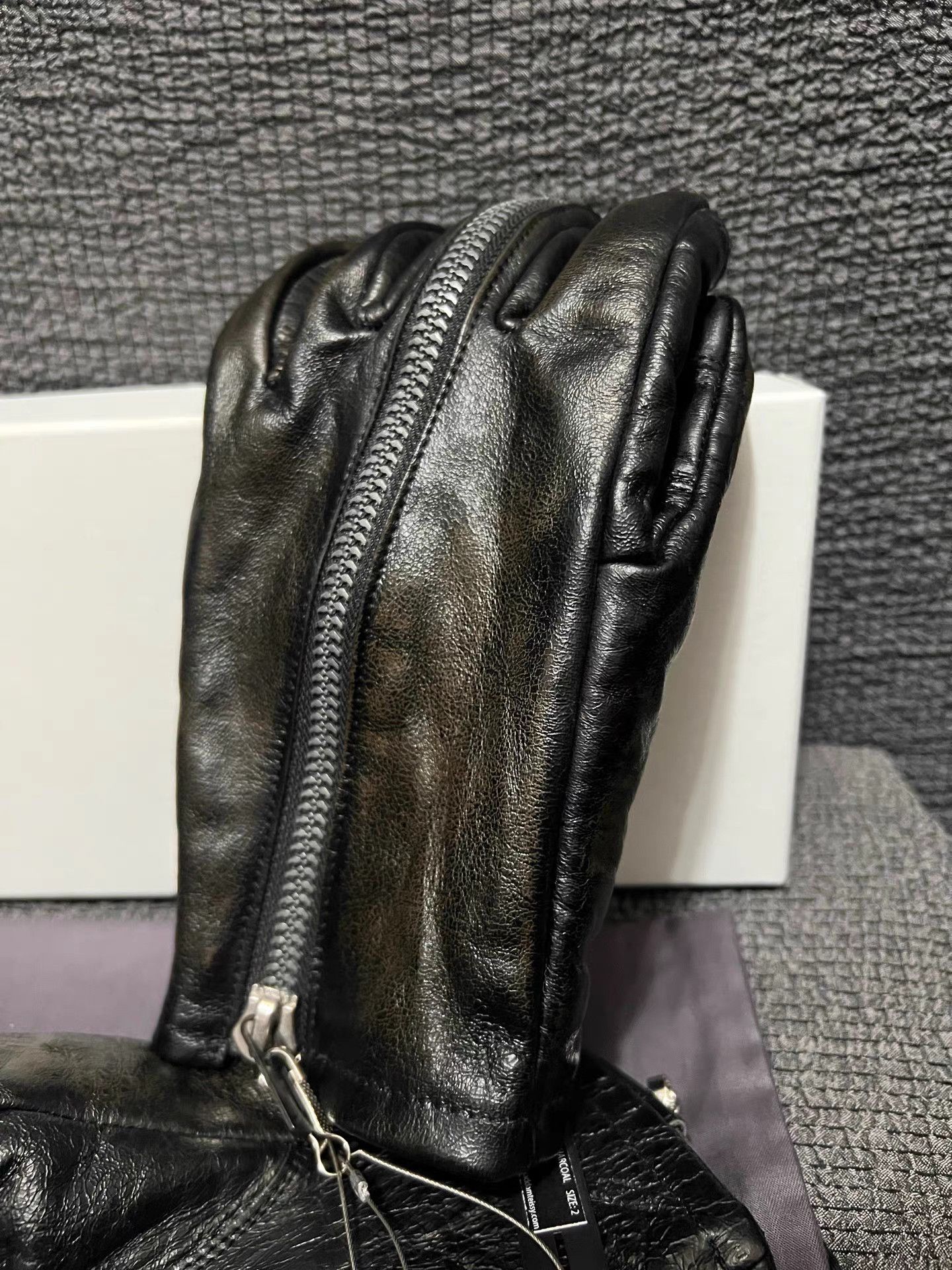 D.Hygen D.HYGEN avant-garde horsehide zip middle finger gloves Size ONE SIZE - 7 Thumbnail