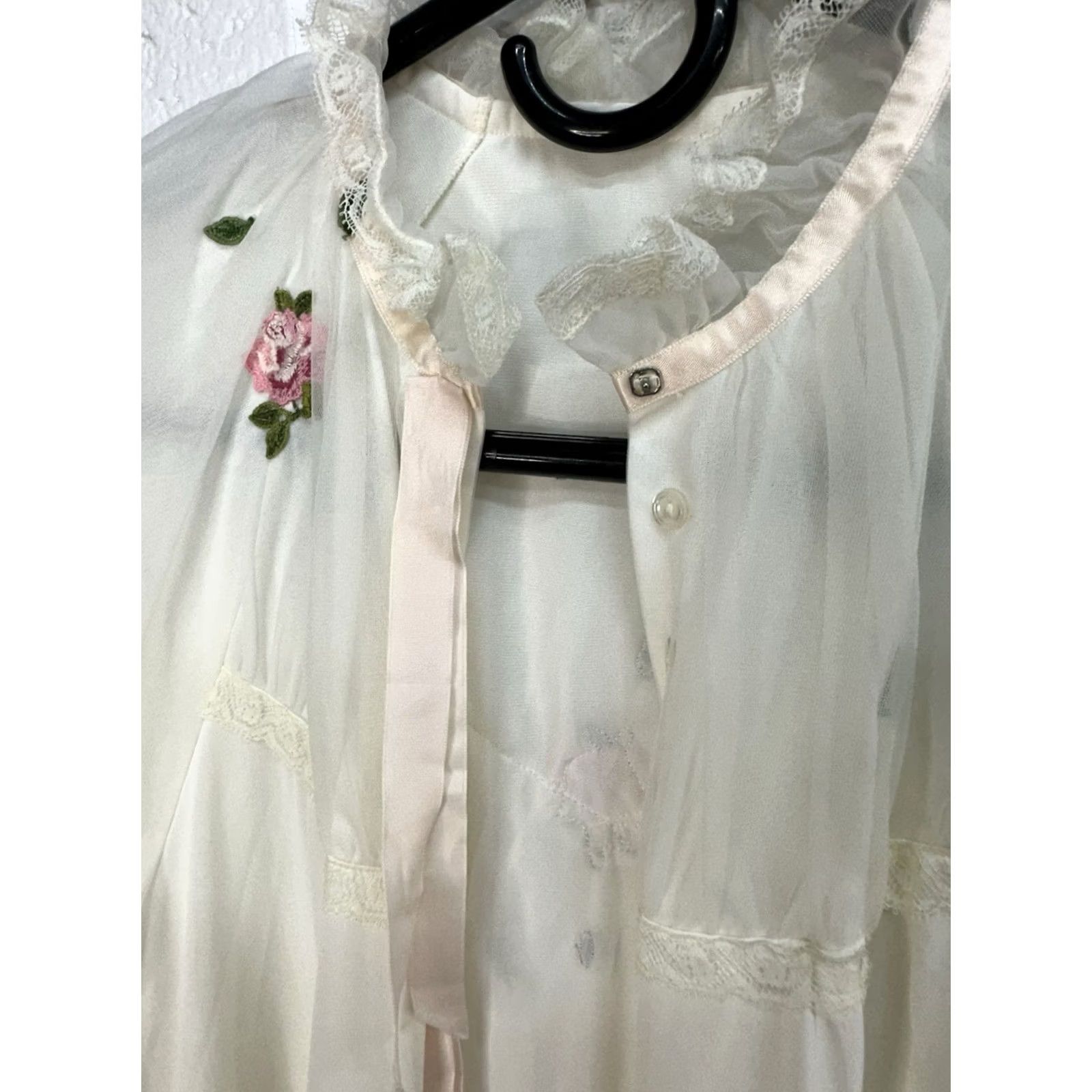 Vintage VINTAGE 1960s Sheer Nylon Peignoir Robe Topper Ivory Pink Rose Embroidered Lace Trim Size ONE SIZE - 4 Thumbnail