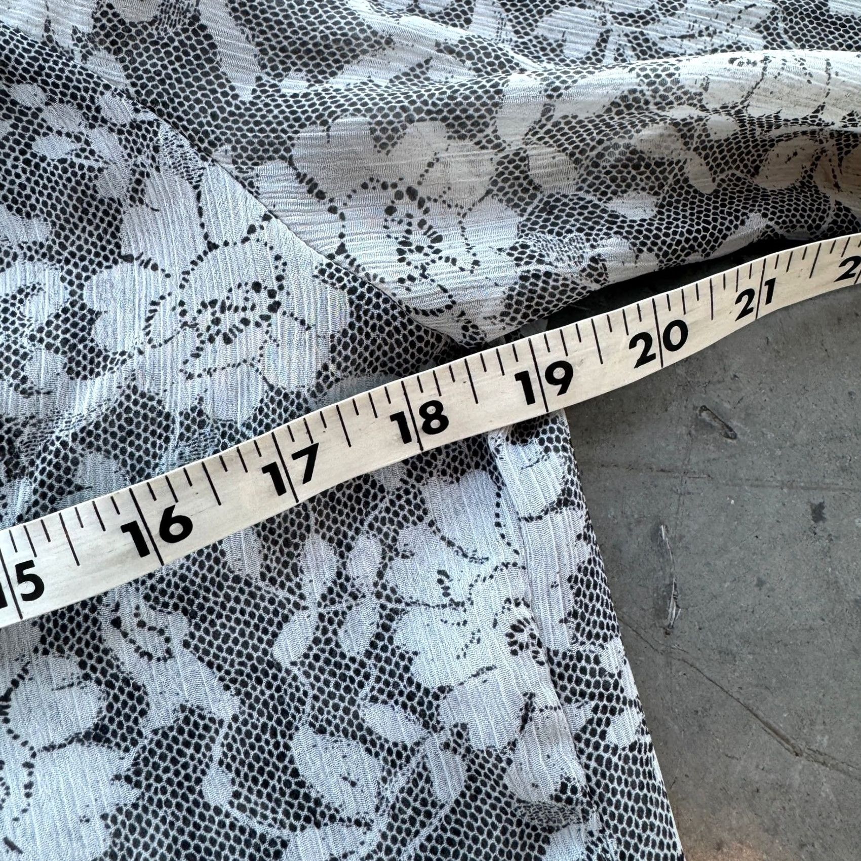 Vintage VINTAGE Y2k Express Blouse 3/4 Sleeve Floral Tie Up Grey Small Womens Size S / US 4 / IT 40 - 4 Thumbnail