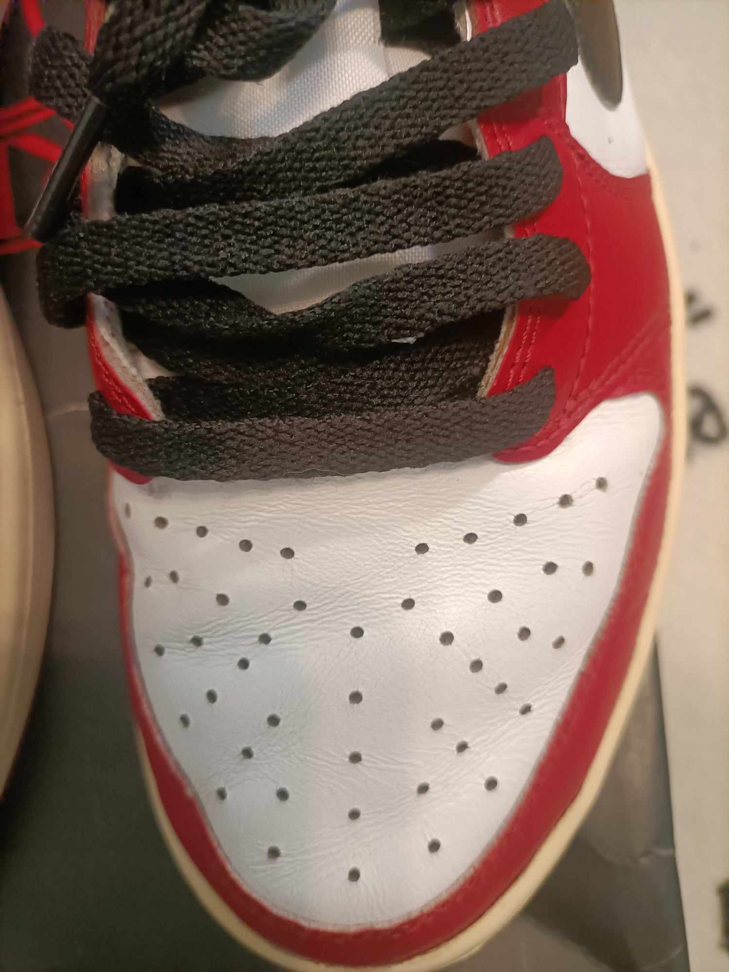 Nike Air Jordan 1 Low Chicago 2016 US10,5 EU44,5 Size US 10.5 / EU 43-44 - 4 Thumbnail