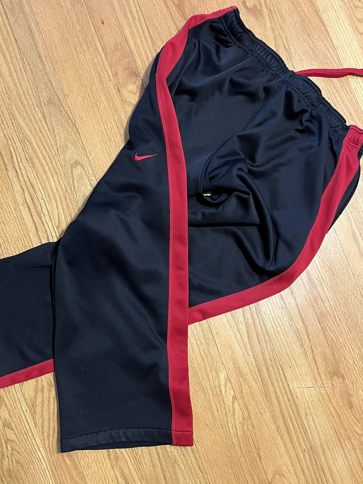 Nike × Vintage Vintage Baggy Black and Red Nike Track Pants Sz L y2k grunge Size US 32 / EU 48 - 5 Thumbnail