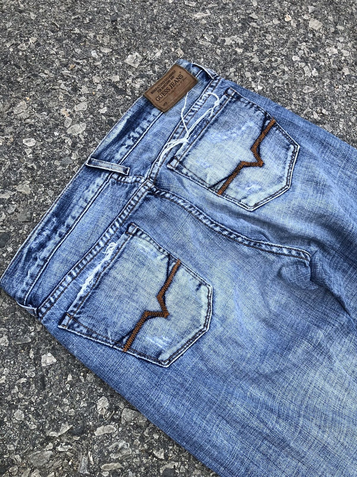 Guess FLARE DISTRESSED GUESS JEANS Size US 32 / EU 48 - 4 Thumbnail