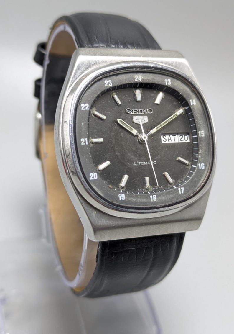 Seiko Rare Vintage Seiko 5 Automatic Day Date Movement Size ONE SIZE - 1 Thumbnail