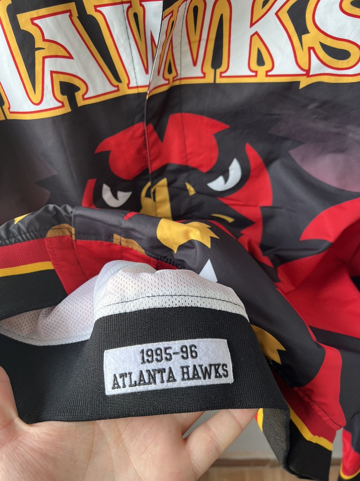 Mitchell & Ness RARE 1995/96 ATLANTA HAWKS MITCHELL&NESS NBA BOMBER JACKET L Size US L / EU 52-54 / 3 - 10 Thumbnail