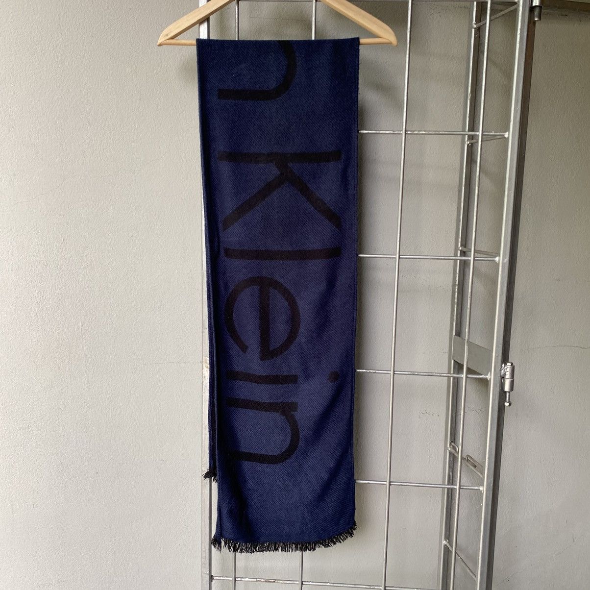 Calvin Klein Calvin Klein Navy & Black Logo Fringe Scarf Size ONE SIZE - 6 Thumbnail
