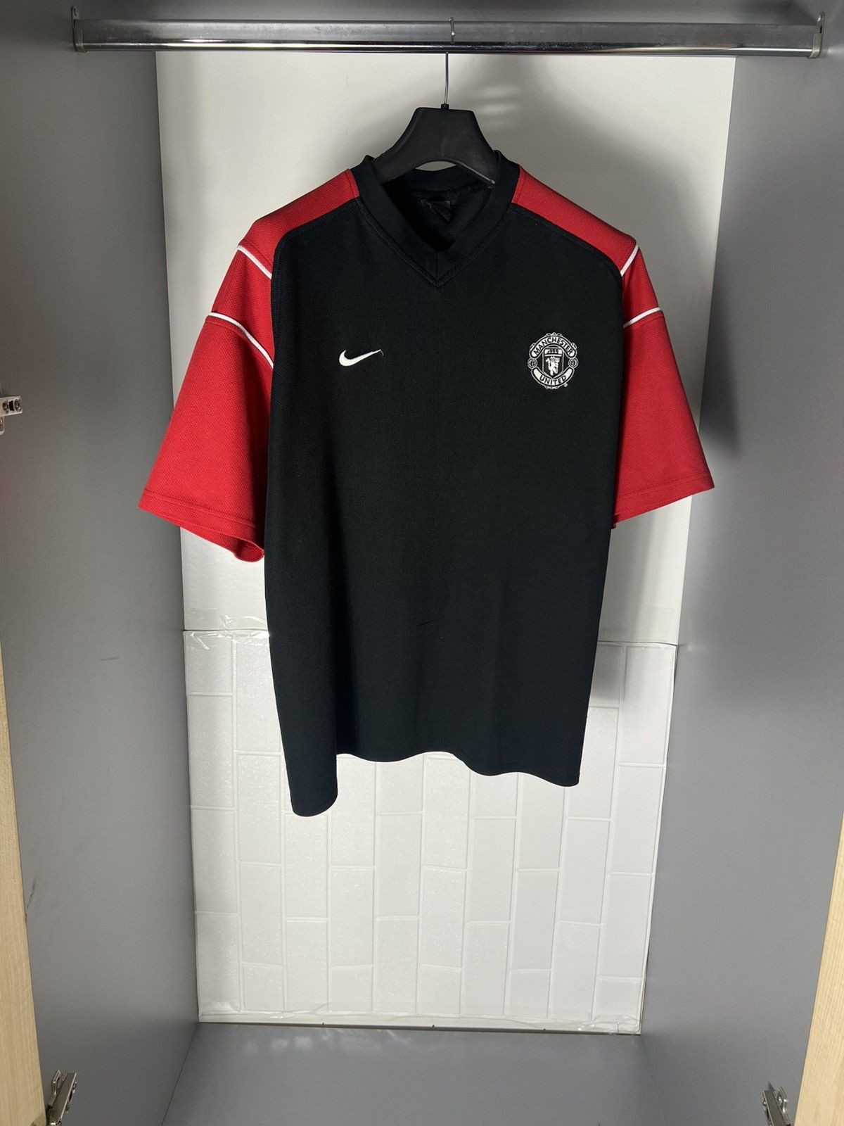 Nike × Vintage VERY RARR NIKE FC MANCHESTER UNITED ENGLAND SOCCER JERSEY Size US XL / EU 56 / 4 - 3 Thumbnail