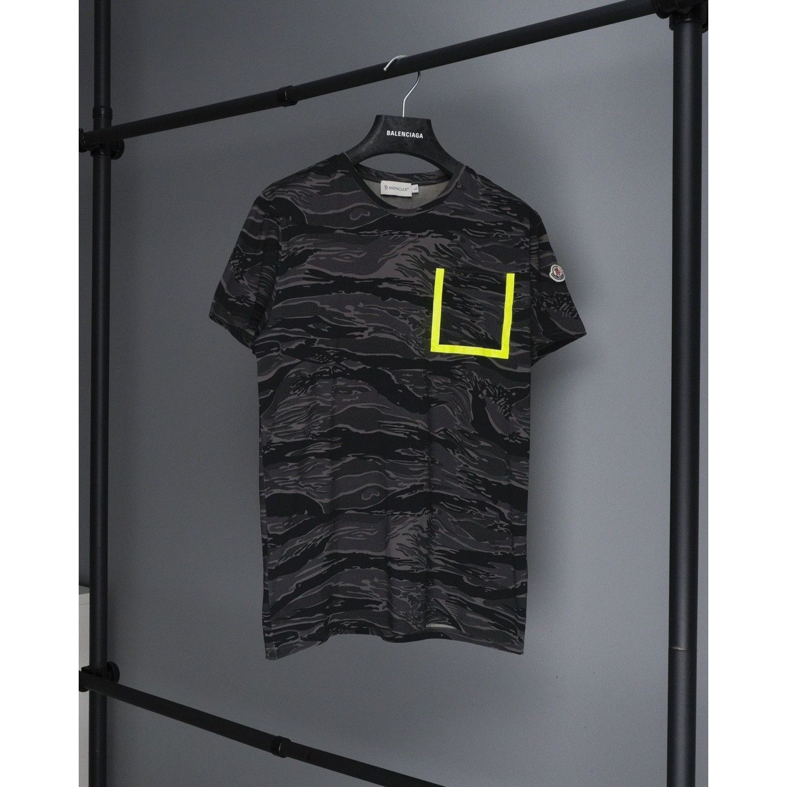 Moncler Moncler logo grey tee shirt Size US L / EU 52-54 / 3 - 1 Thumbnail