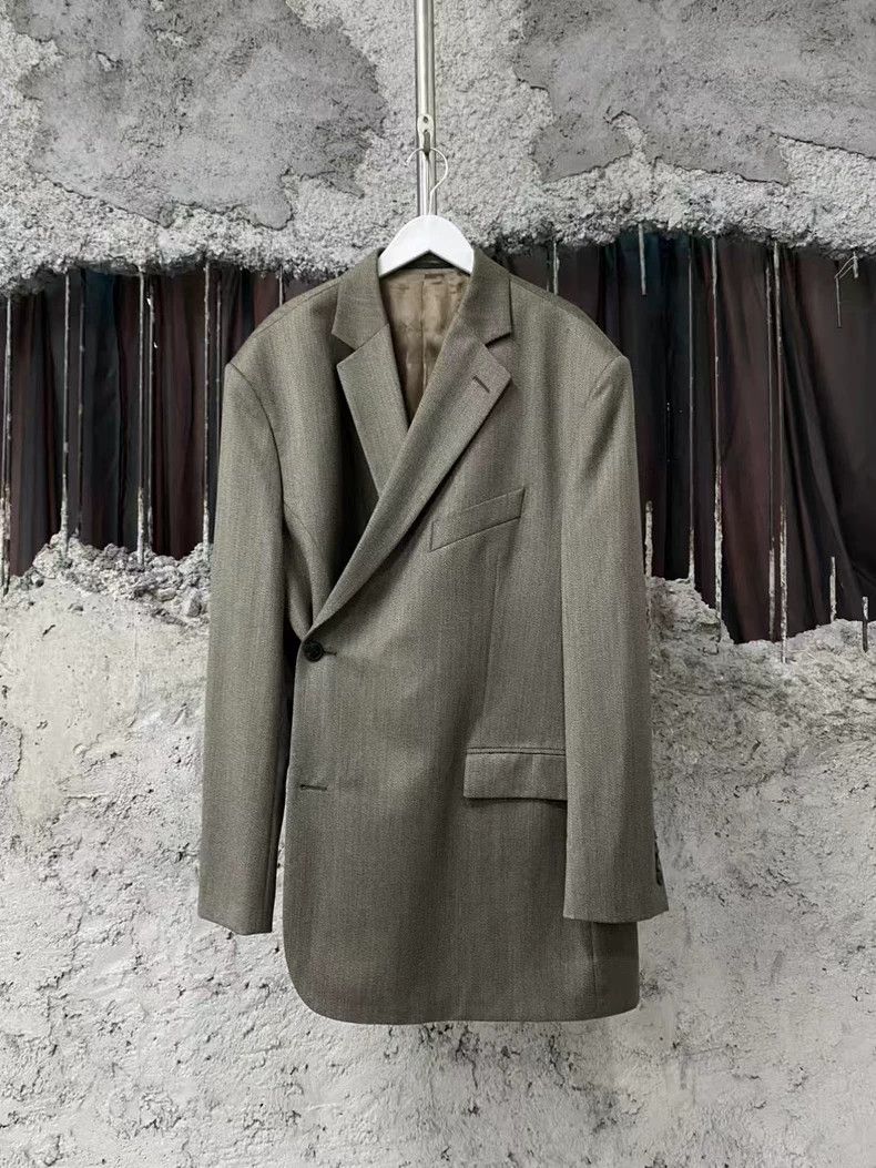 Martine Rose Martine Rose Slanted placket pleated suit jacket Size 42S - 1 Thumbnail