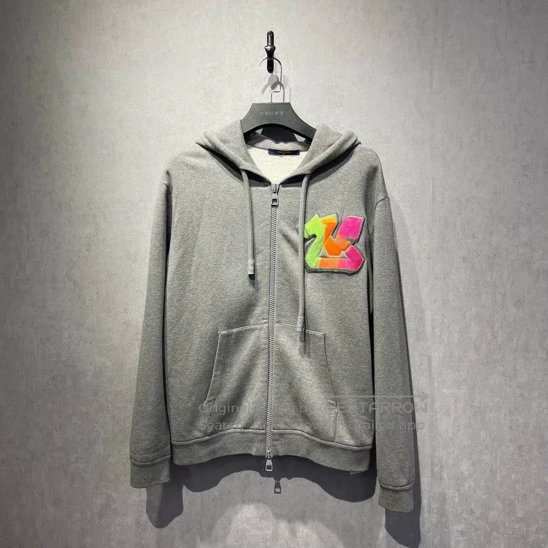 Louis Vuitton Louis Vuitton 3D logo print hooded jacket Size US L / EU 52-54 / 3 - 1 Thumbnail
