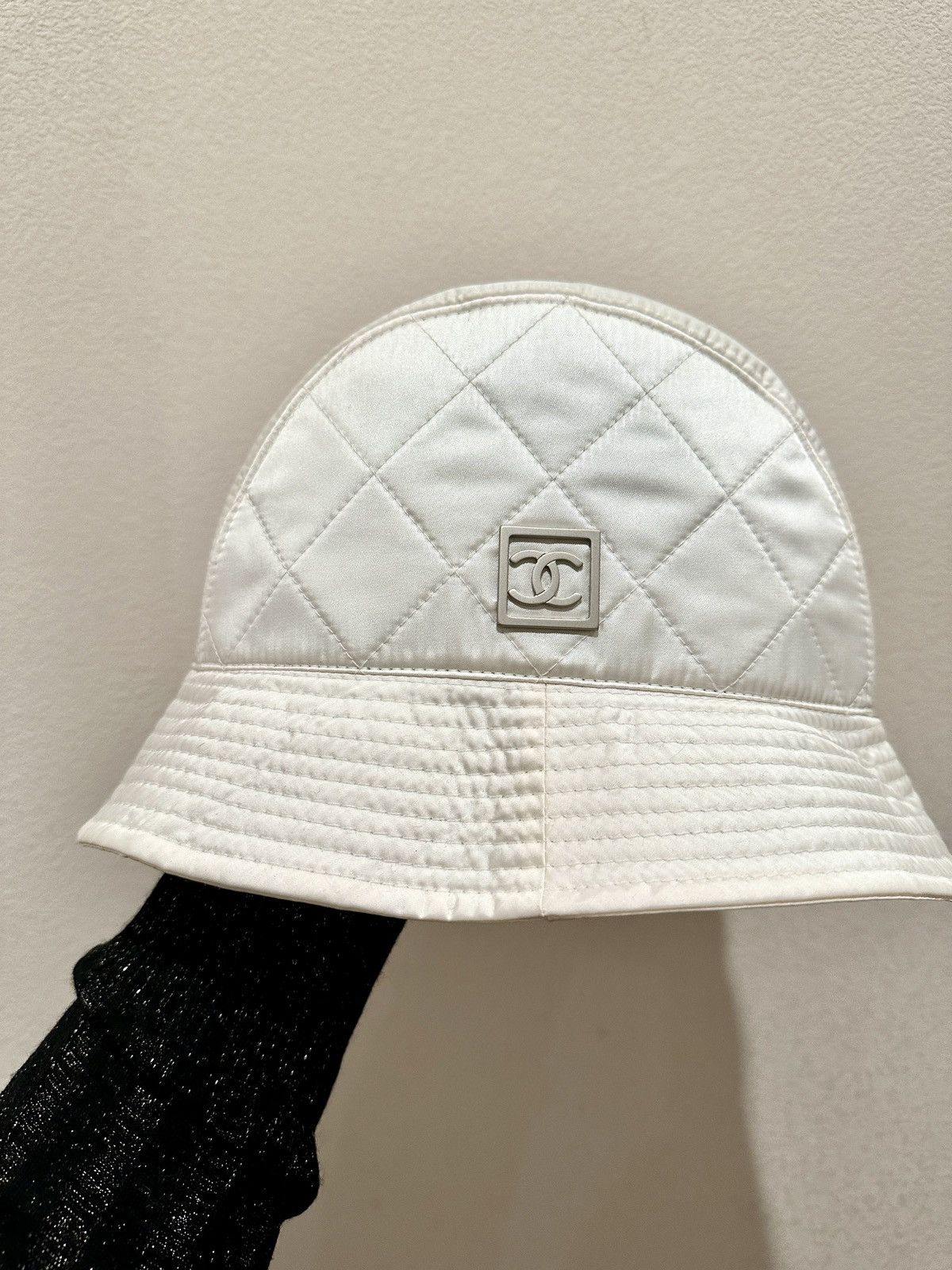 image of Chanel Sport Cc Bucket Hat in White, Men's