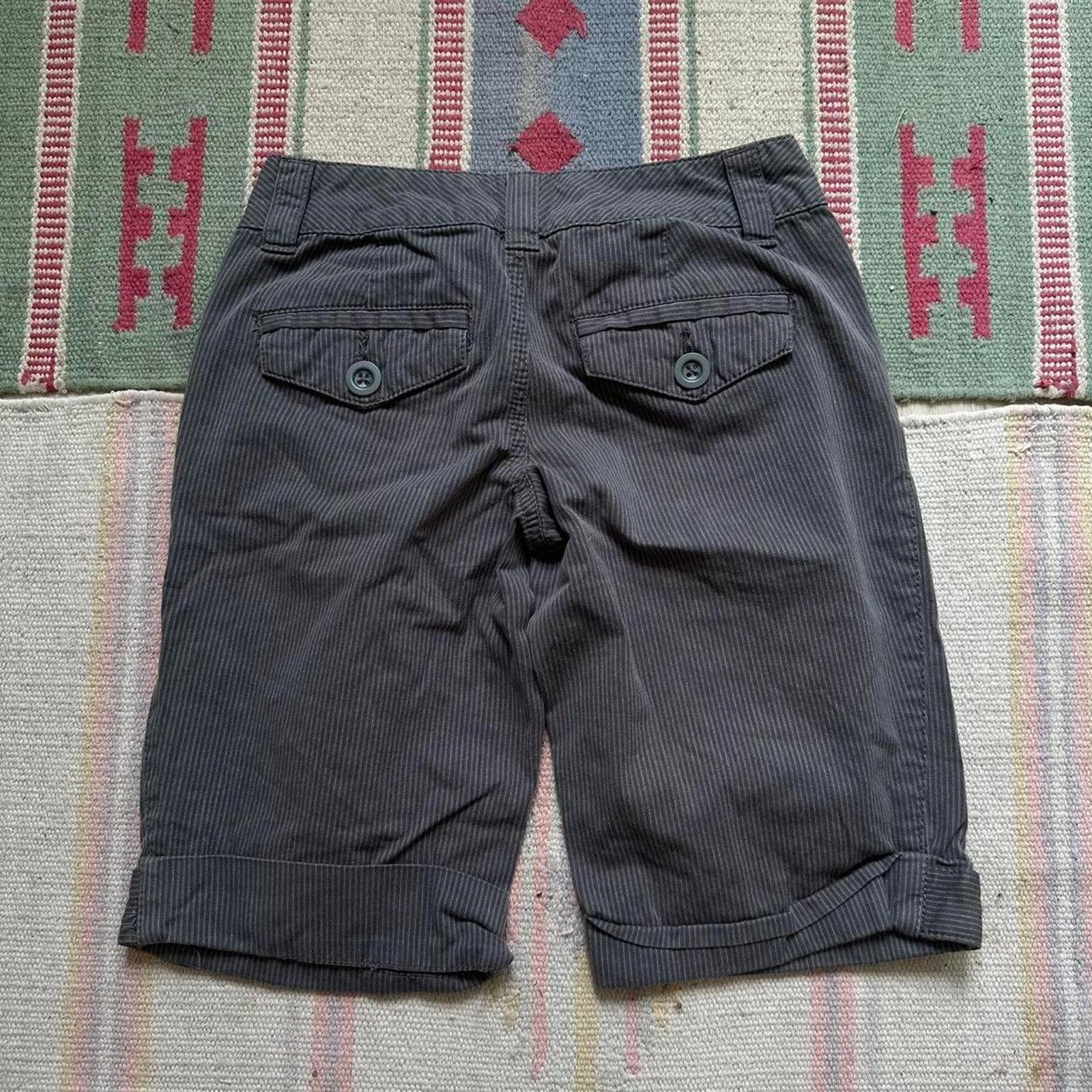 Aeropostale Vintage Aeropostale Y2K Pin Stripe Rockstar Shorts Capris Size 25" / US 0 / IT 36 - 7 Thumbnail
