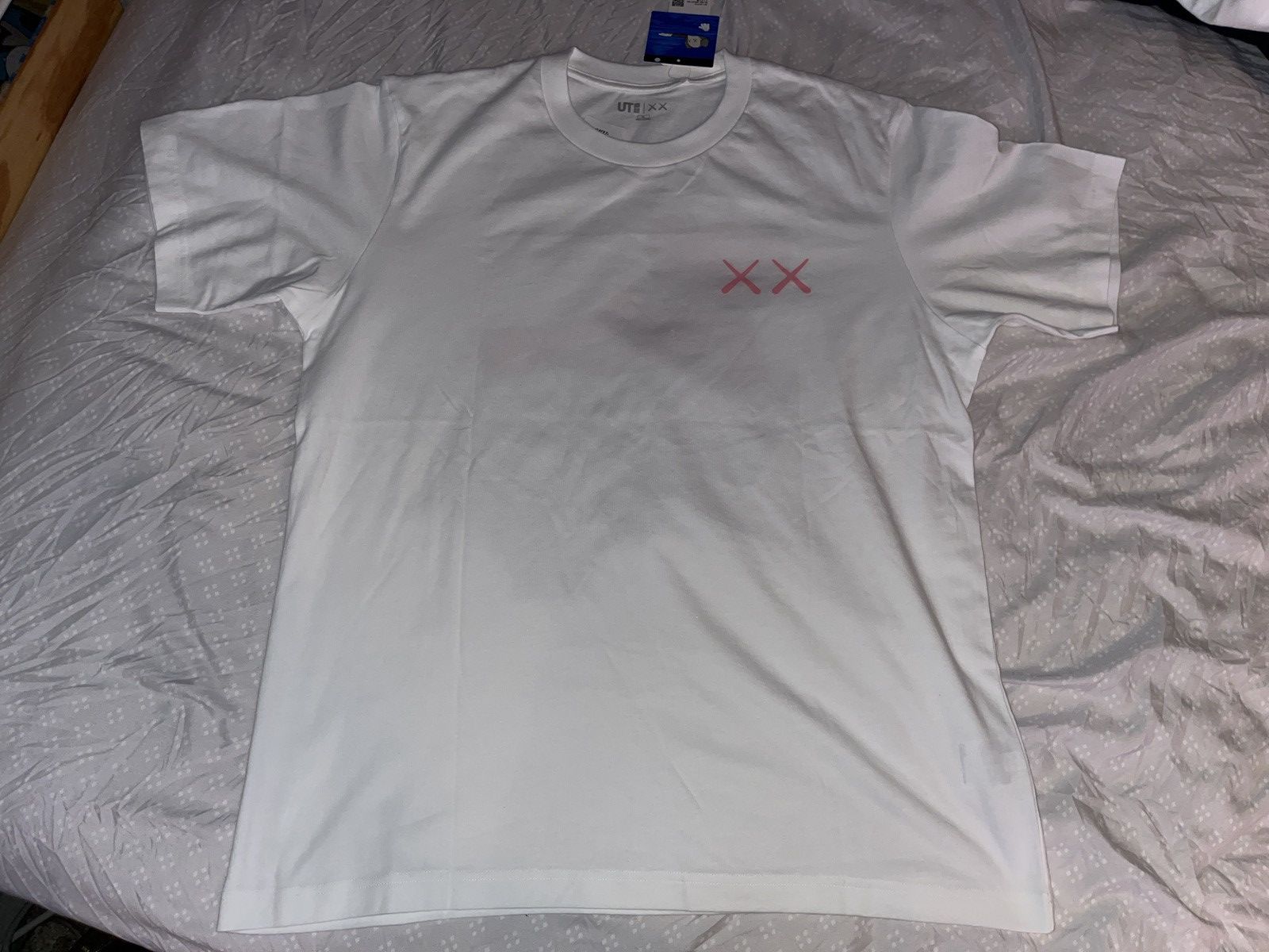 Kaws × Uniqlo UT Graphic T-Shirt Size US XL / EU 56 / 4 - 2 Thumbnail