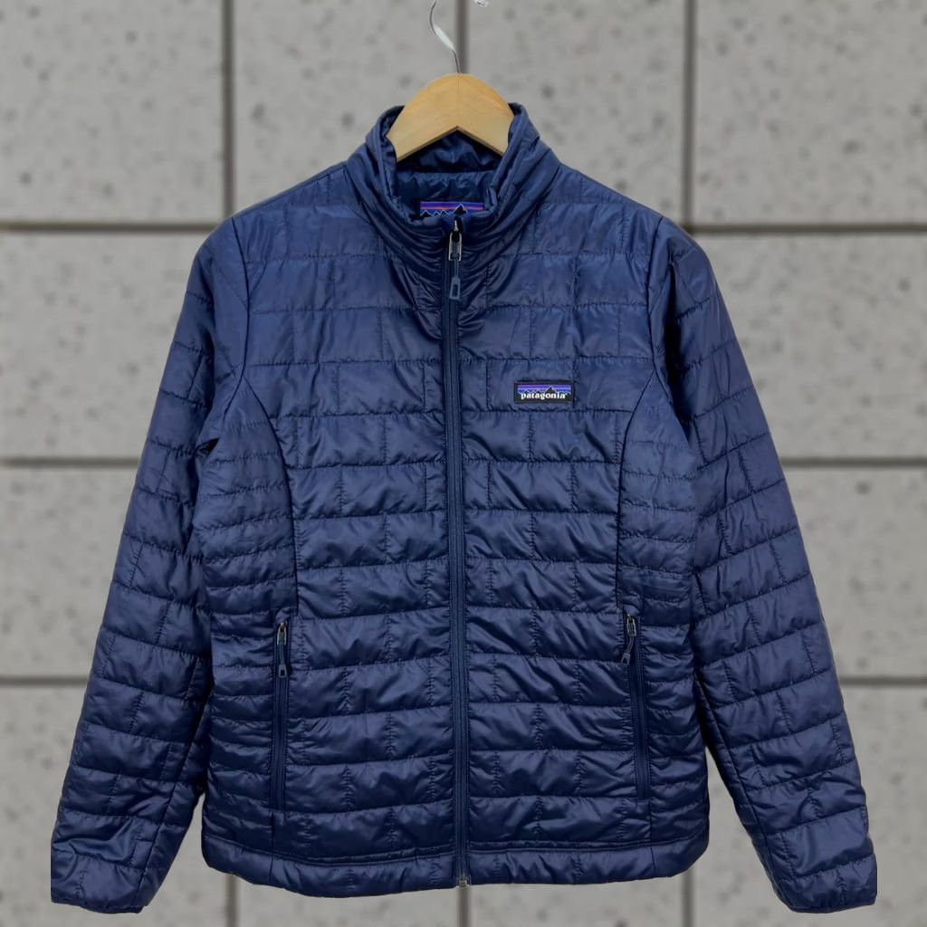 Patagonia Patagonia Jacket Womens Nano Puff Size S Navy Insulated Lightweight Size S / US 4 / IT 40 - 1 Thumbnail