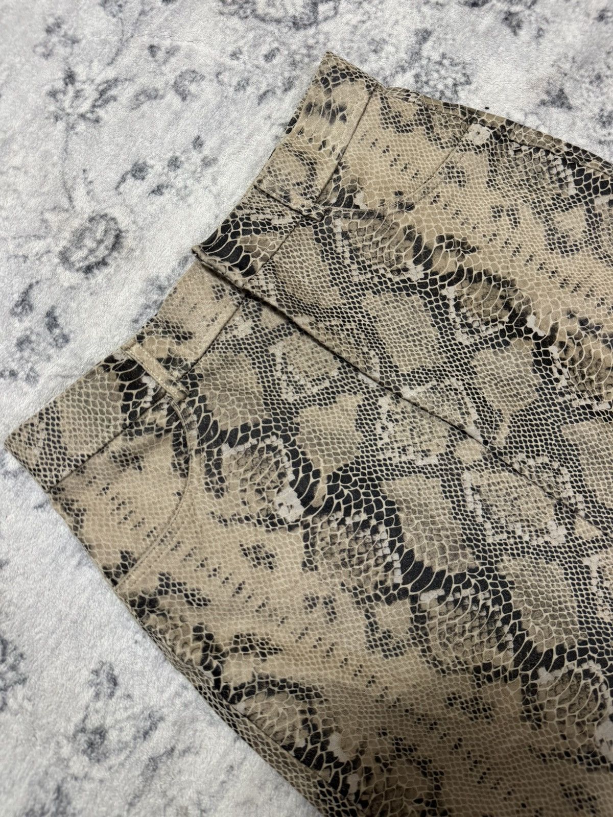 Zara ZARA PYTHON STYLE MIDI SKIRT Size 26" / US 2 / IT 38 - 3 Thumbnail