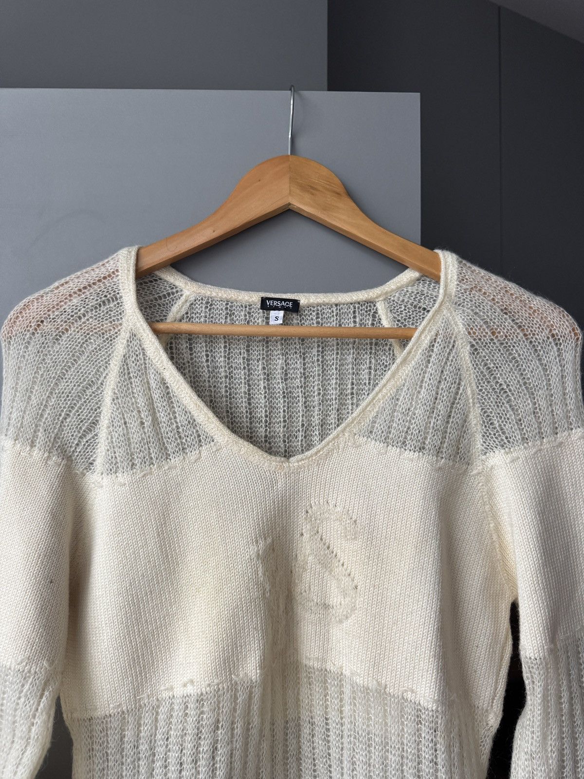 Versace Vintage Versace Sport Knit Logo V-Neck Beige Sweater Size S / US 4 / IT 40 - 4 Thumbnail