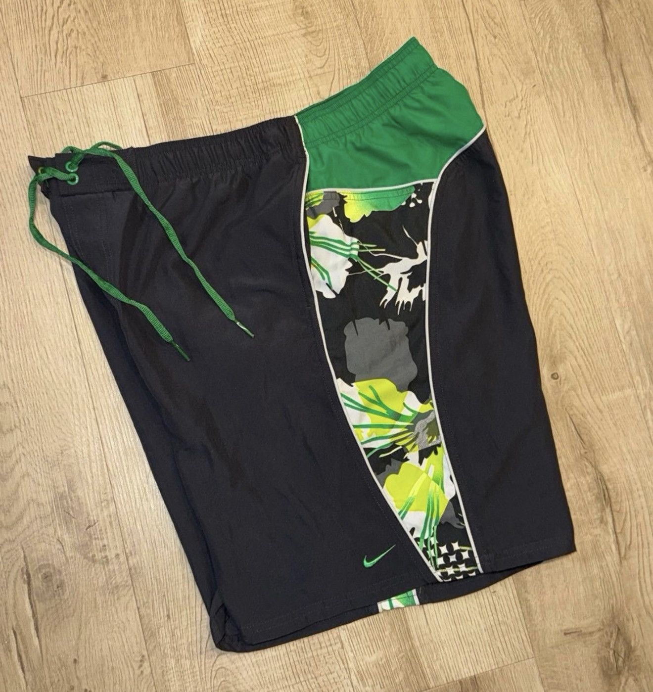 Nike Nike Green Floral Swim Trunks Mens XL Vintage Y2K Rare 90s Size US 36 / EU 52 - 1 Thumbnail